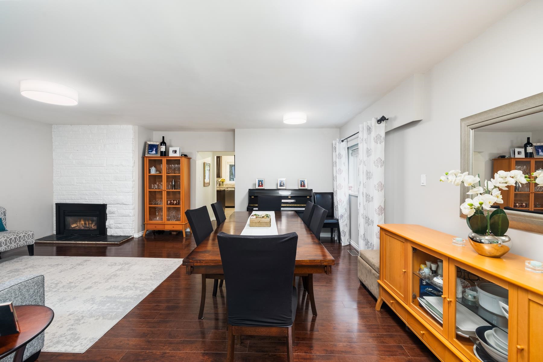 Listing image of 4233 CAPILANO ROAD