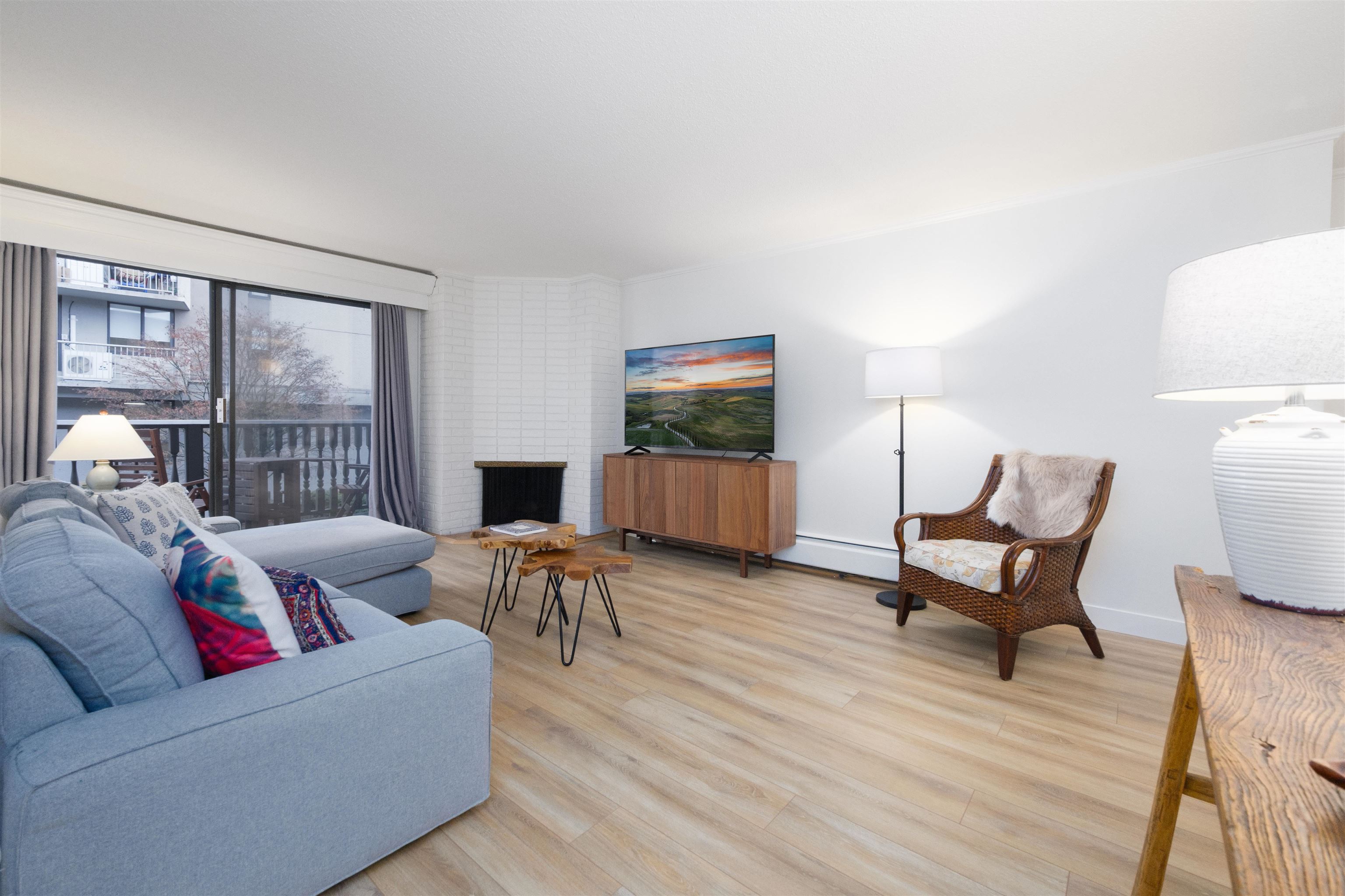 Listing image of 207 1610 CHESTERFIELD AVENUE