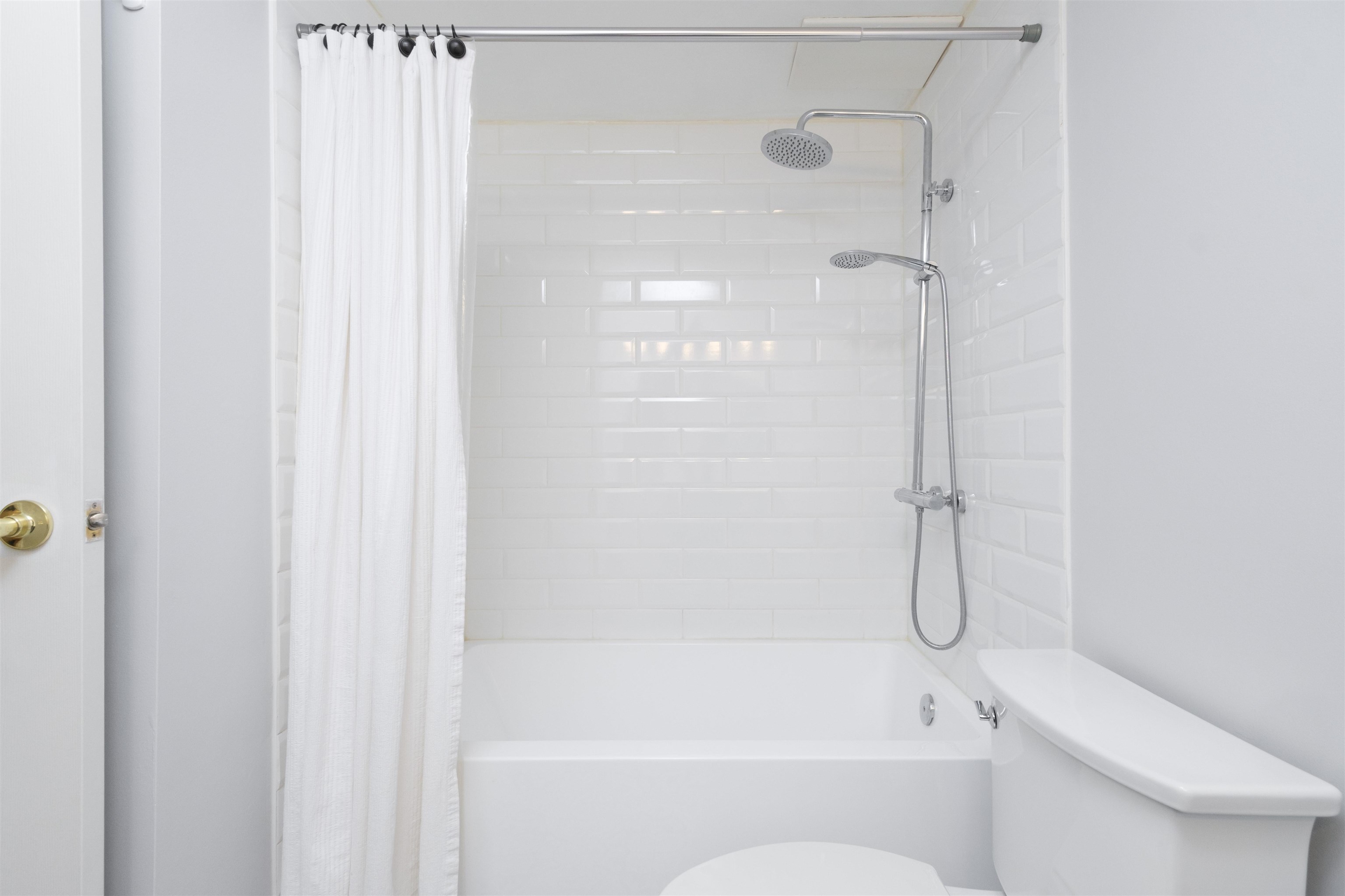 Listing image of 207 1610 CHESTERFIELD AVENUE