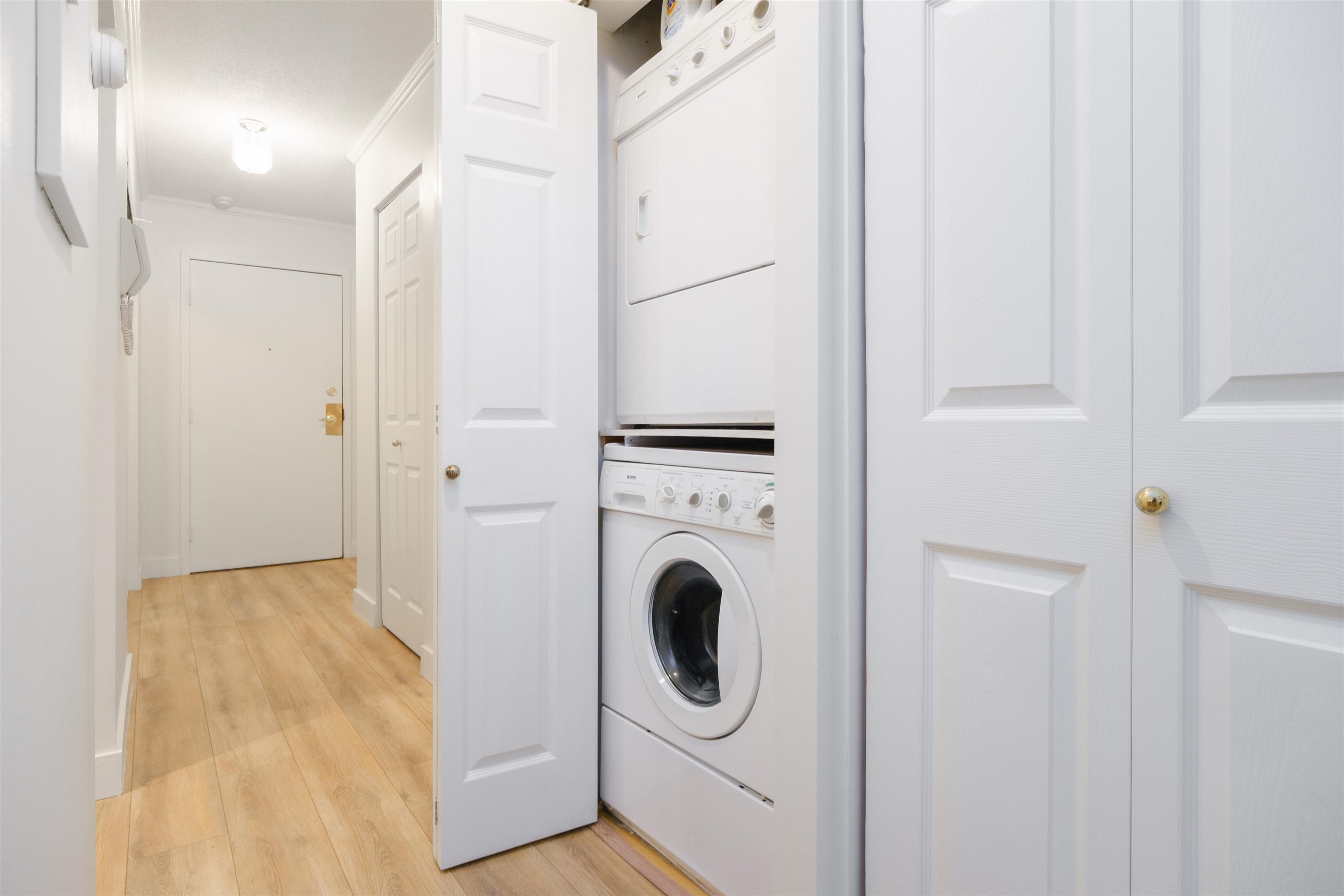 Listing image of 207 1610 CHESTERFIELD AVENUE