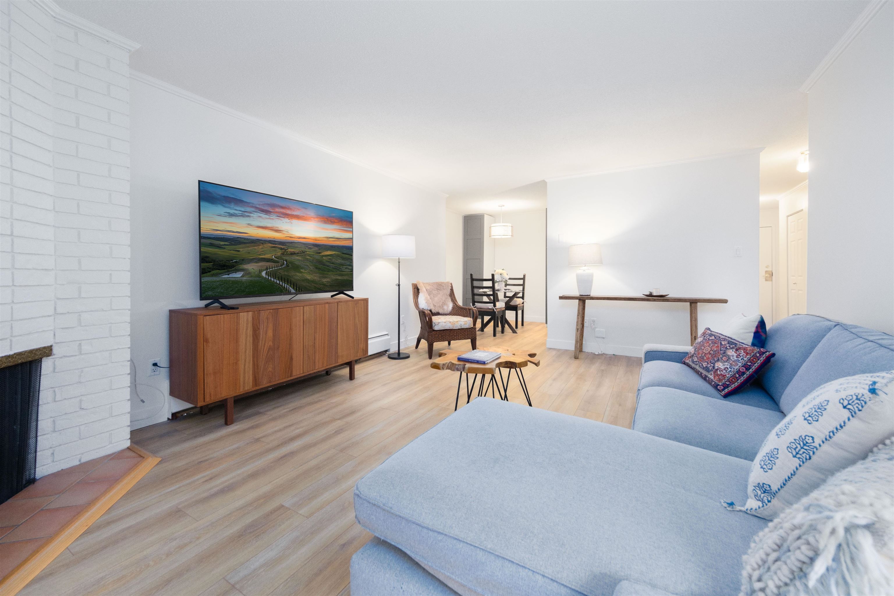 Listing image of 207 1610 CHESTERFIELD AVENUE