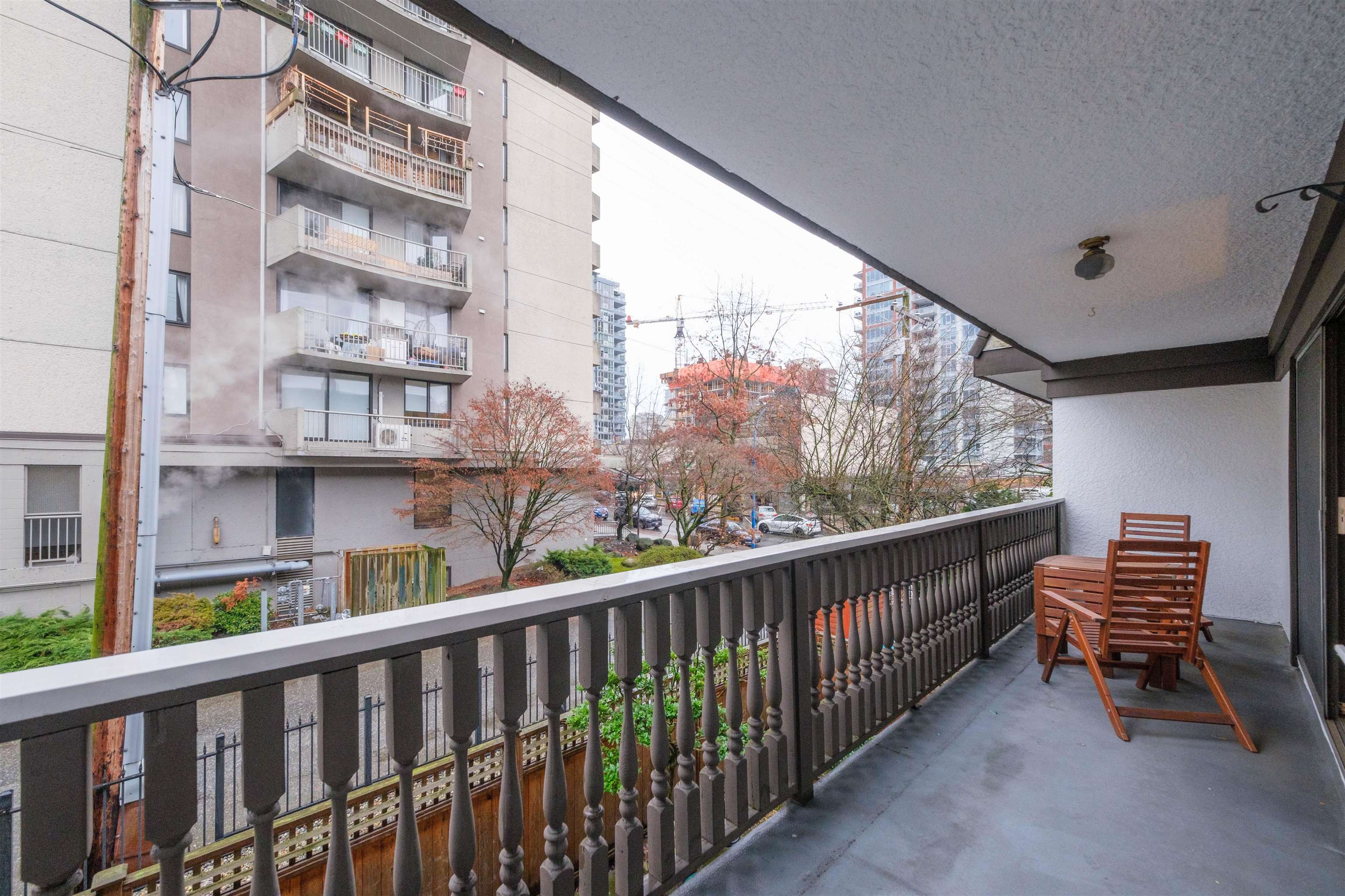 Listing image of 207 1610 CHESTERFIELD AVENUE
