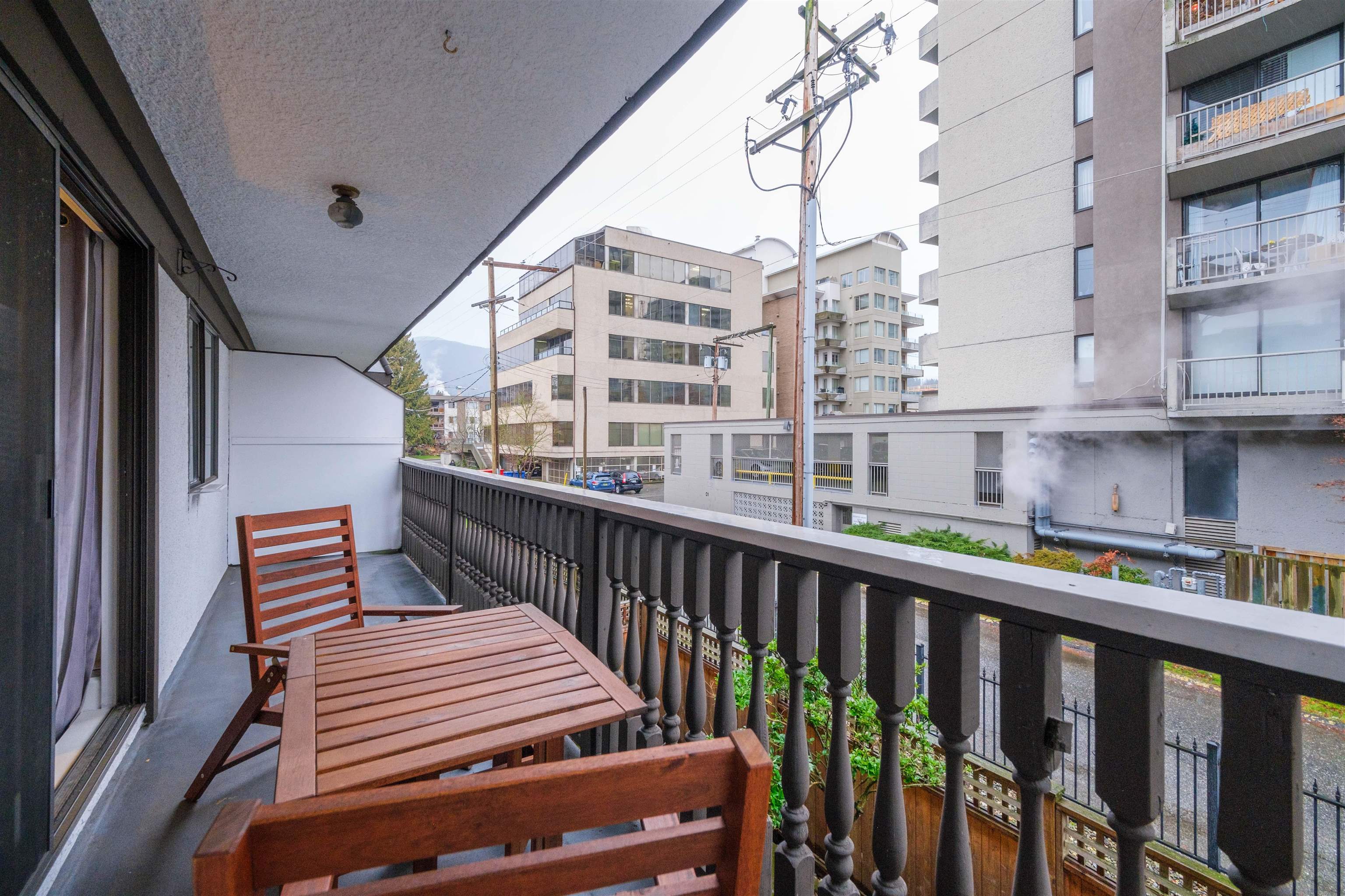 Listing image of 207 1610 CHESTERFIELD AVENUE