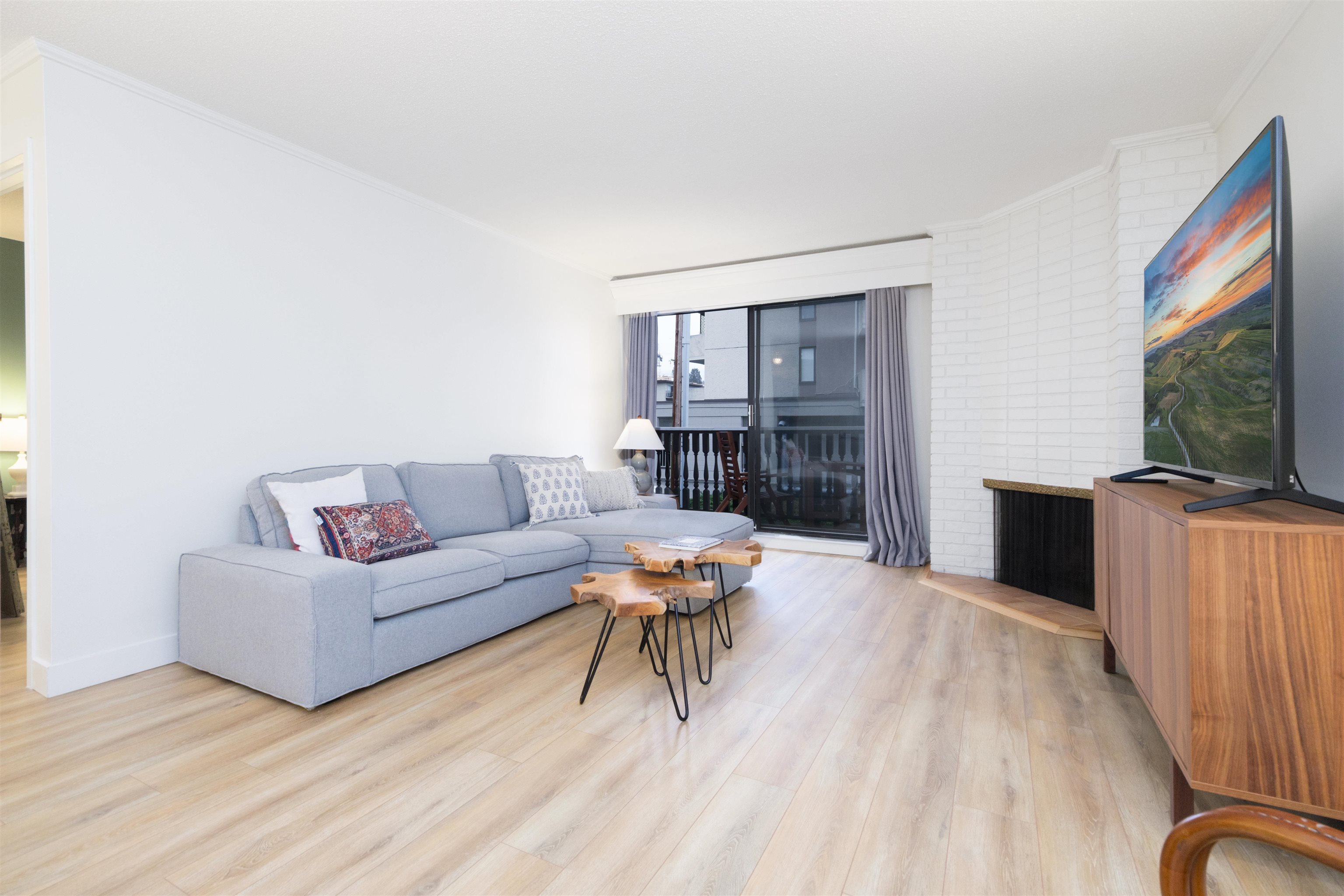 Listing image of 207 1610 CHESTERFIELD AVENUE