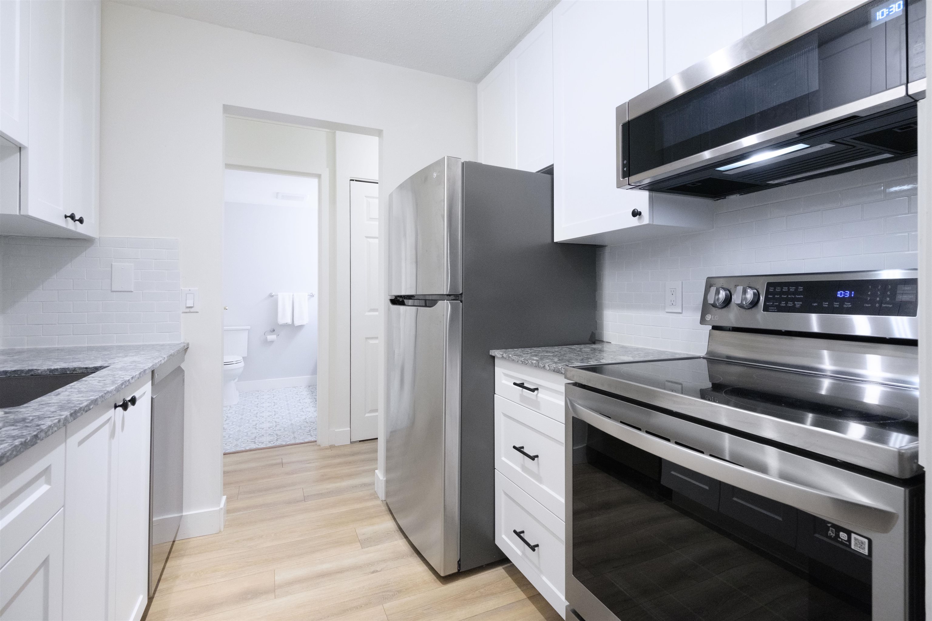 Listing image of 207 1610 CHESTERFIELD AVENUE