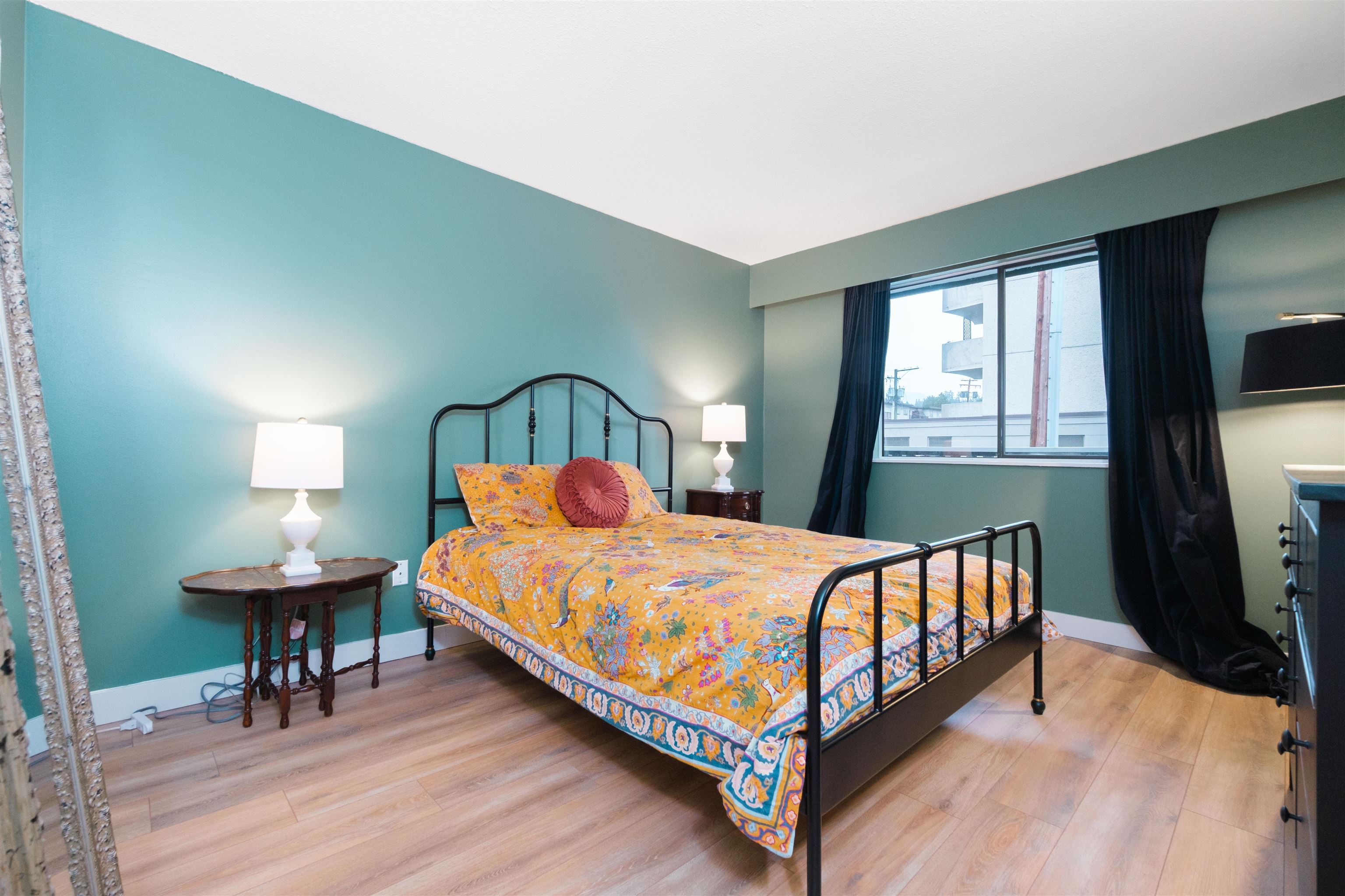 Listing image of 207 1610 CHESTERFIELD AVENUE