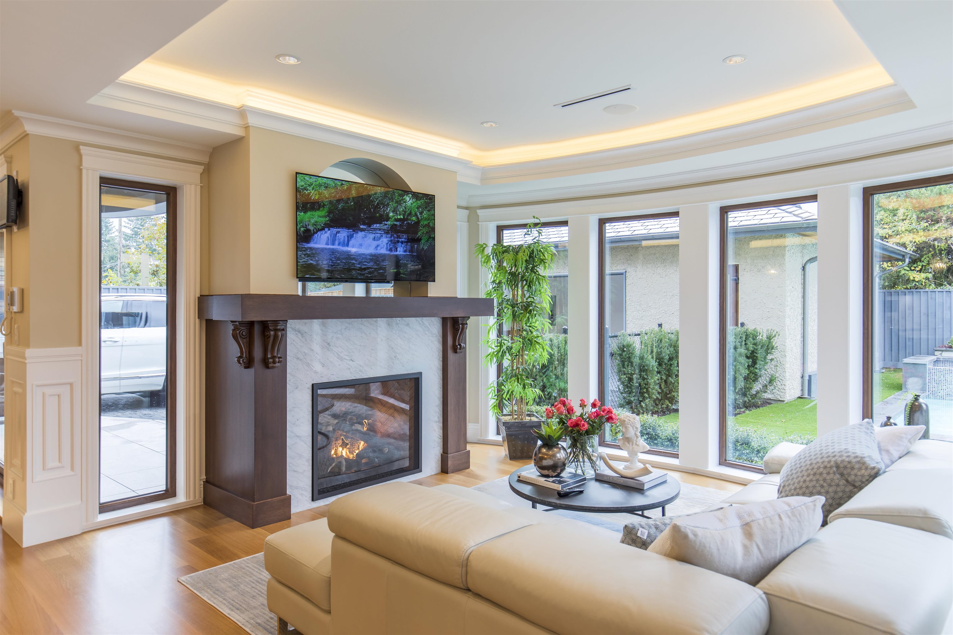 Listing image of 2809 EDGEMONT BOULEVARD