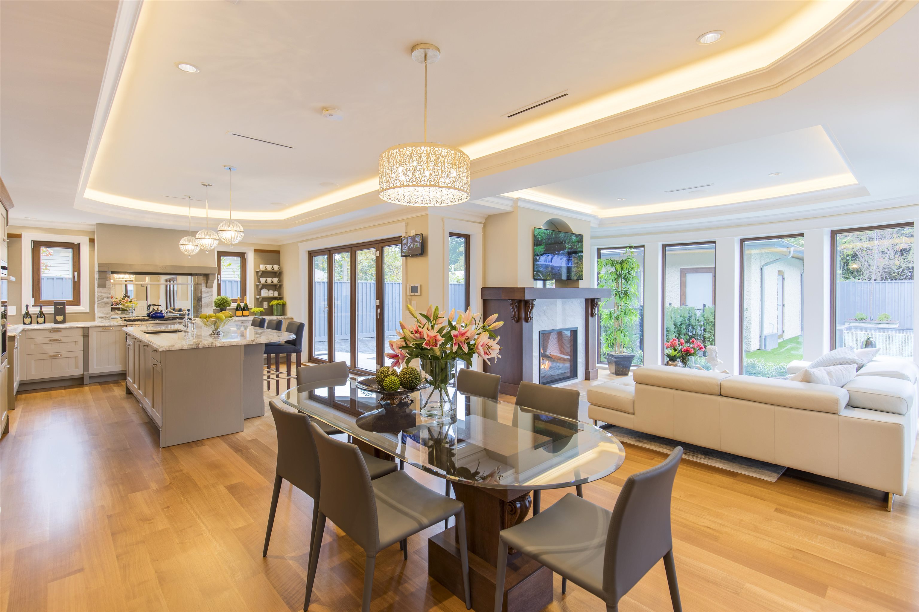 Listing image of 2809 EDGEMONT BOULEVARD