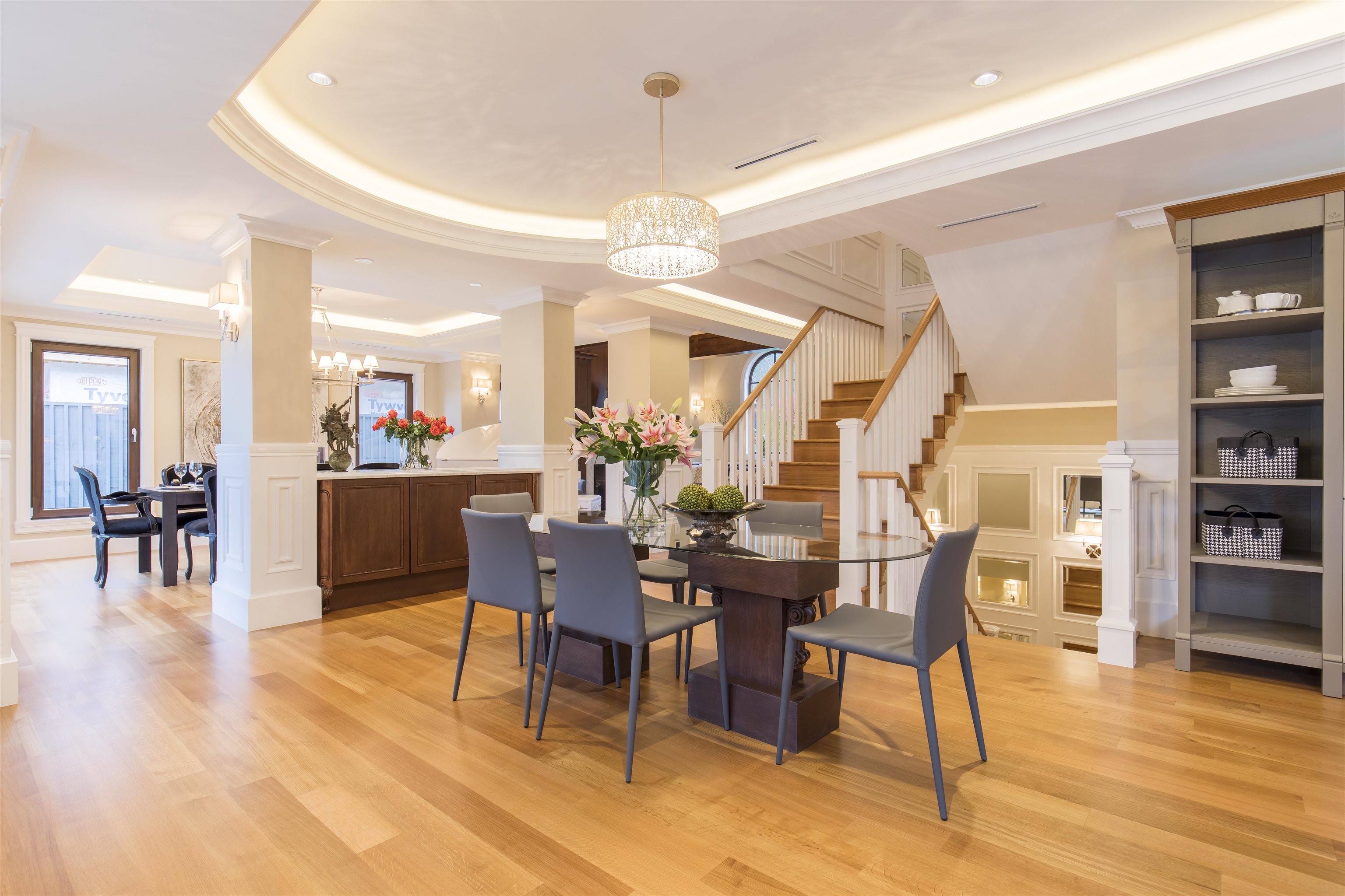 Listing image of 2809 EDGEMONT BOULEVARD