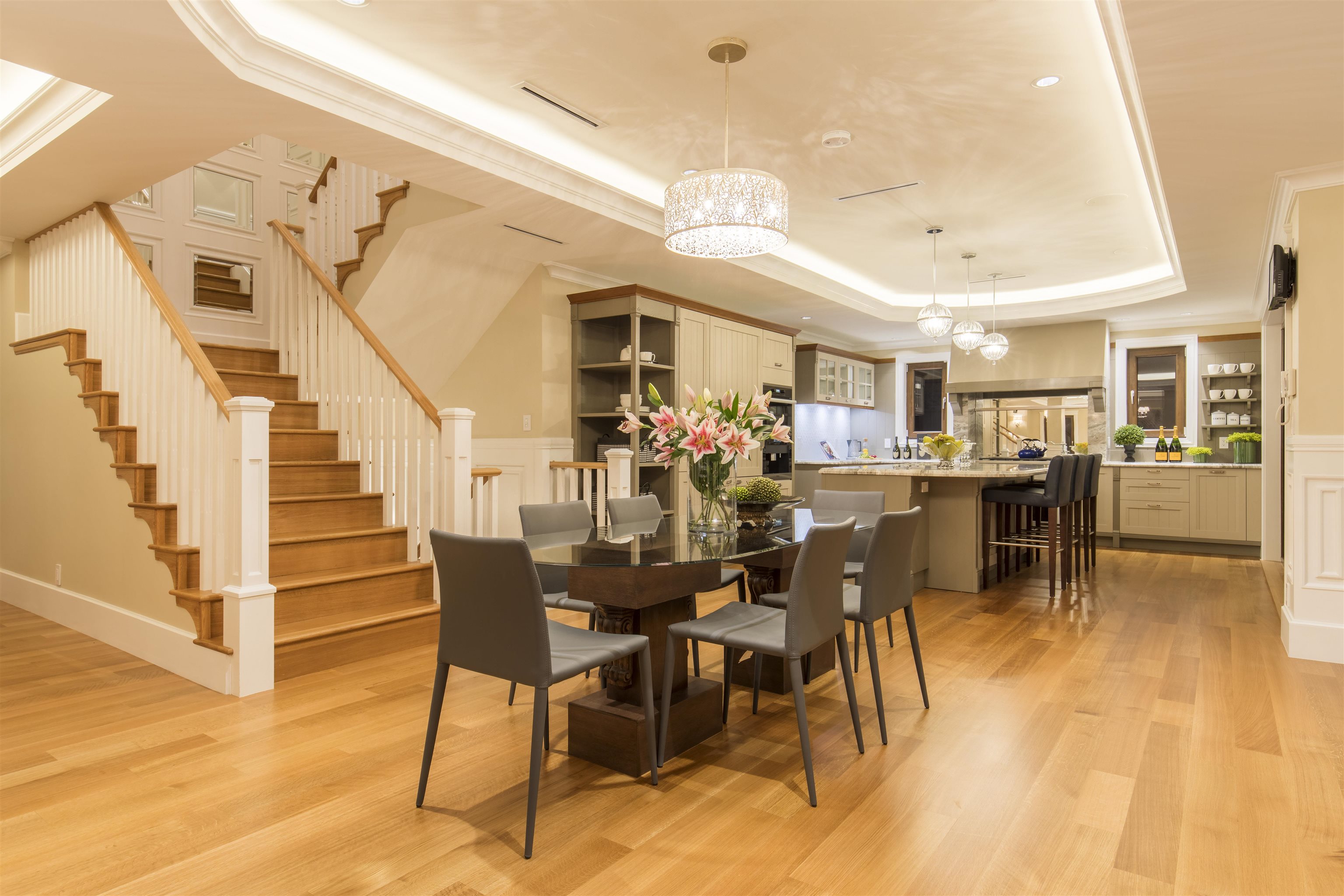 Listing image of 2809 EDGEMONT BOULEVARD