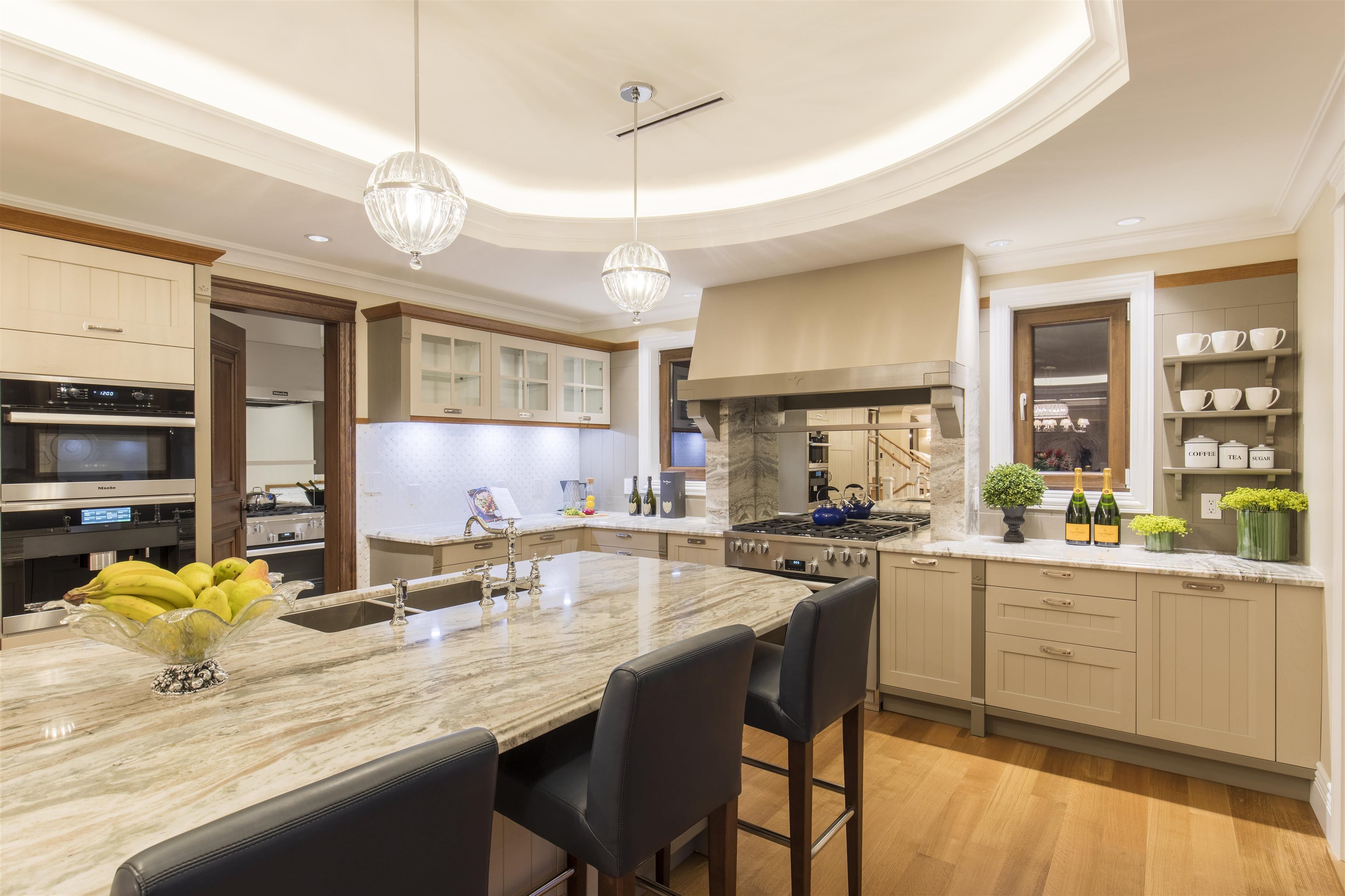 Listing image of 2809 EDGEMONT BOULEVARD