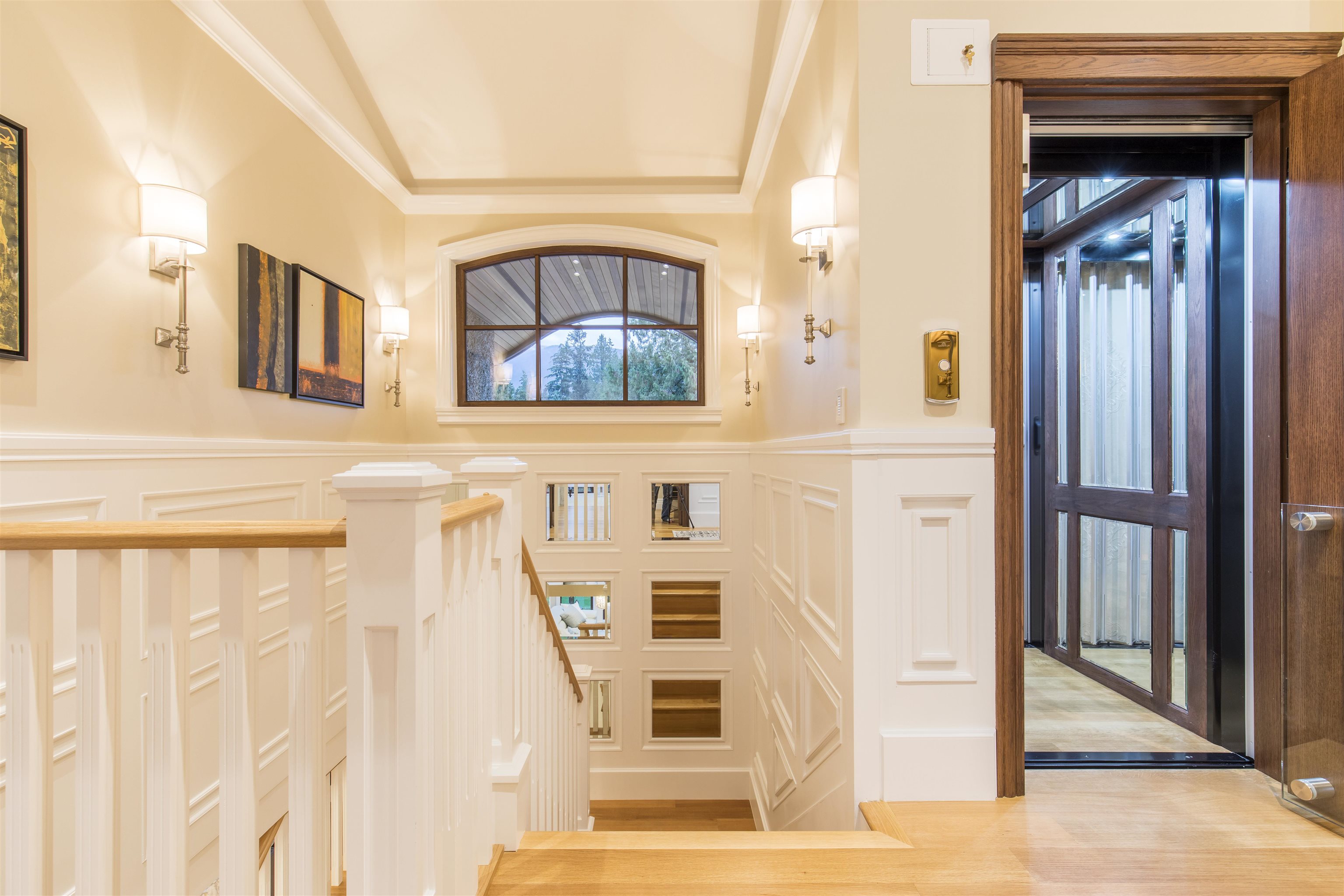 Listing image of 2809 EDGEMONT BOULEVARD