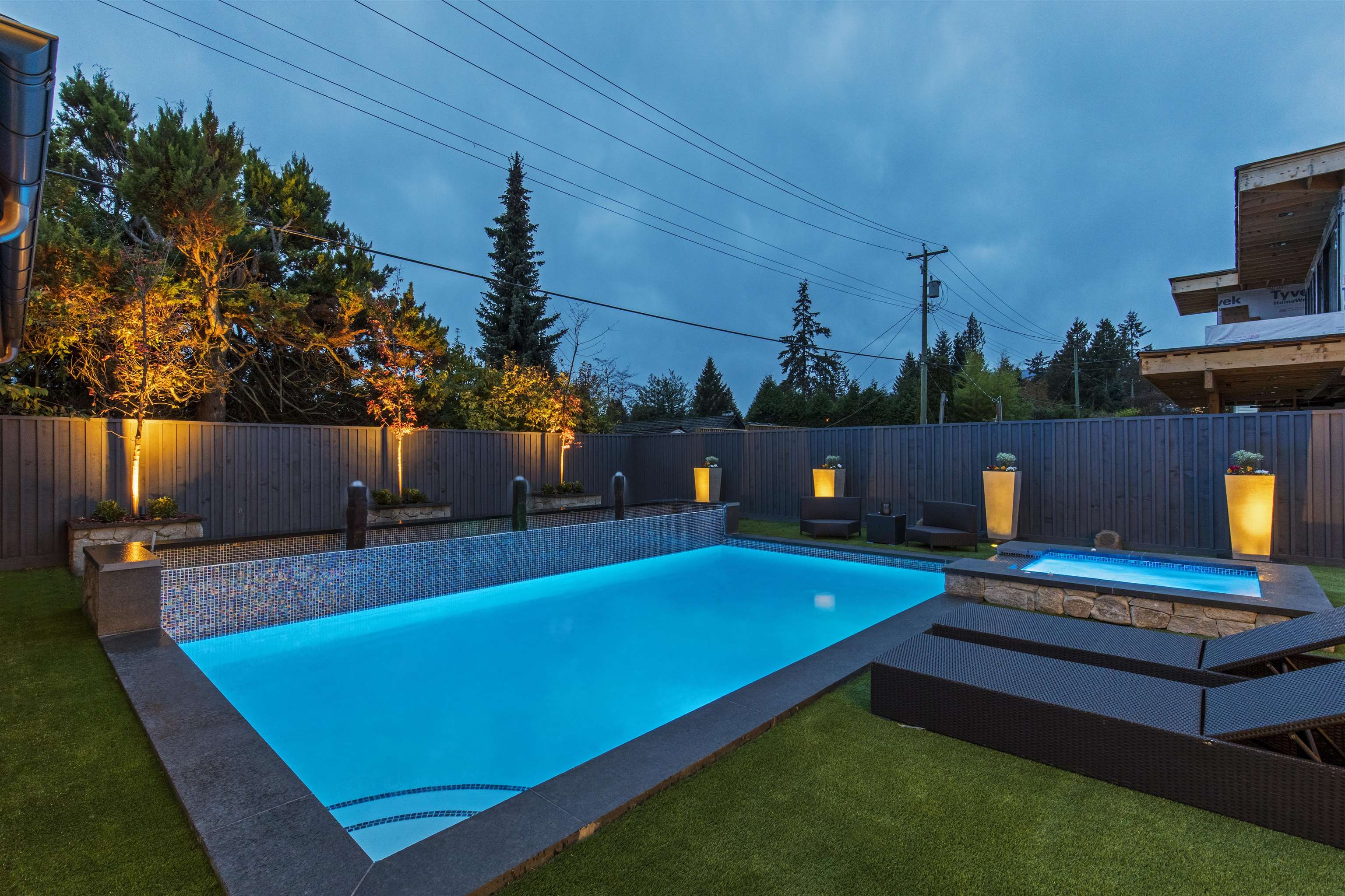 Listing image of 2809 EDGEMONT BOULEVARD