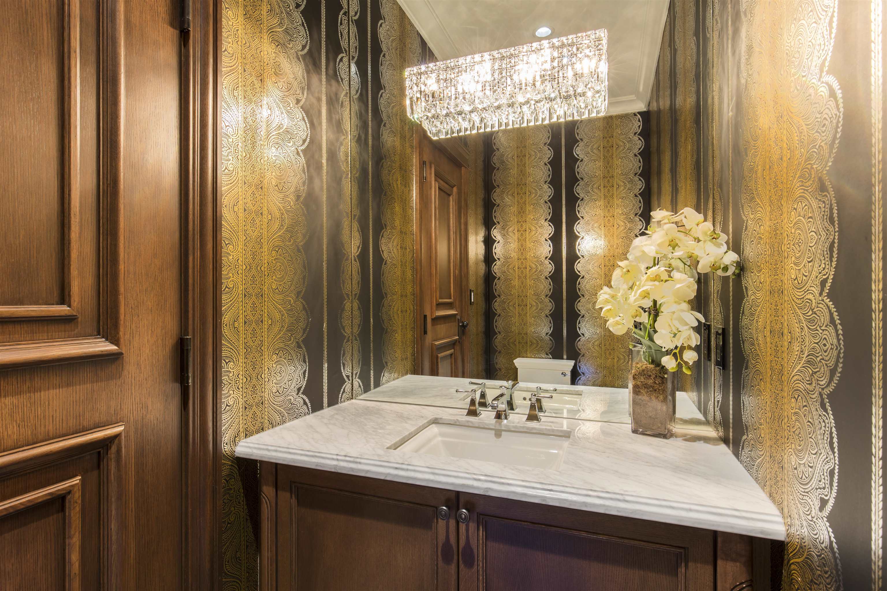 Listing image of 2809 EDGEMONT BOULEVARD