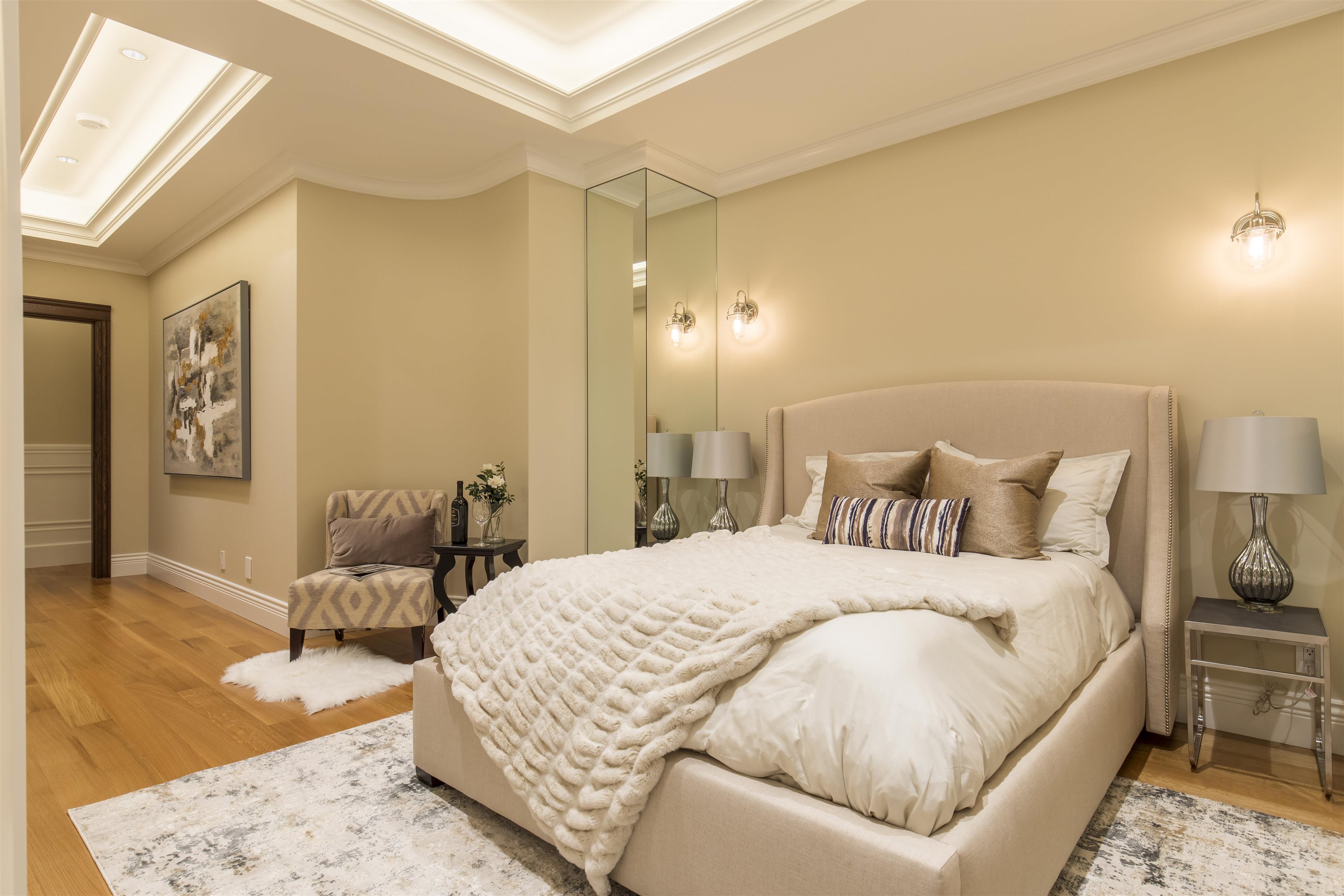 Listing image of 2809 EDGEMONT BOULEVARD