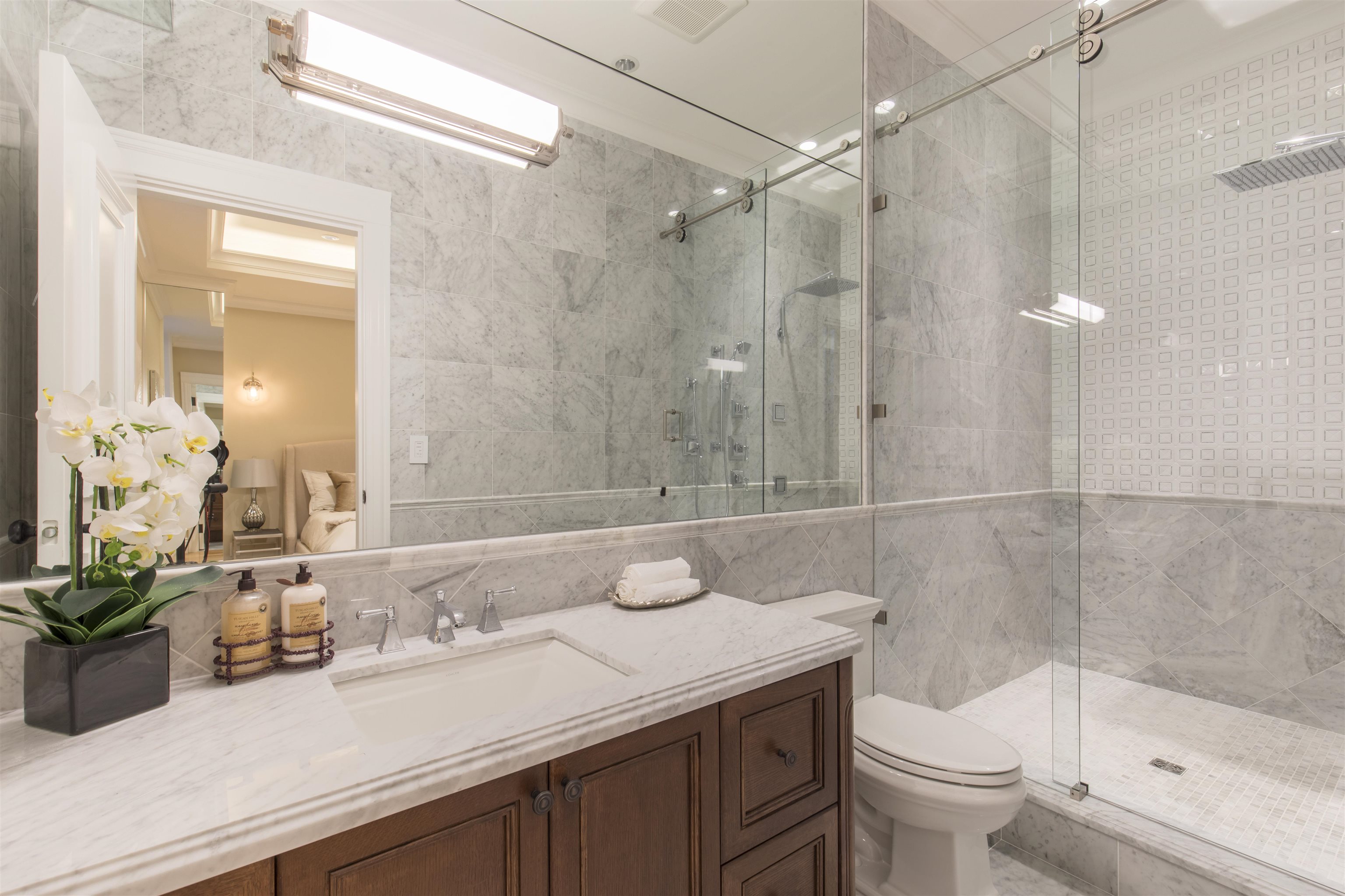 Listing image of 2809 EDGEMONT BOULEVARD