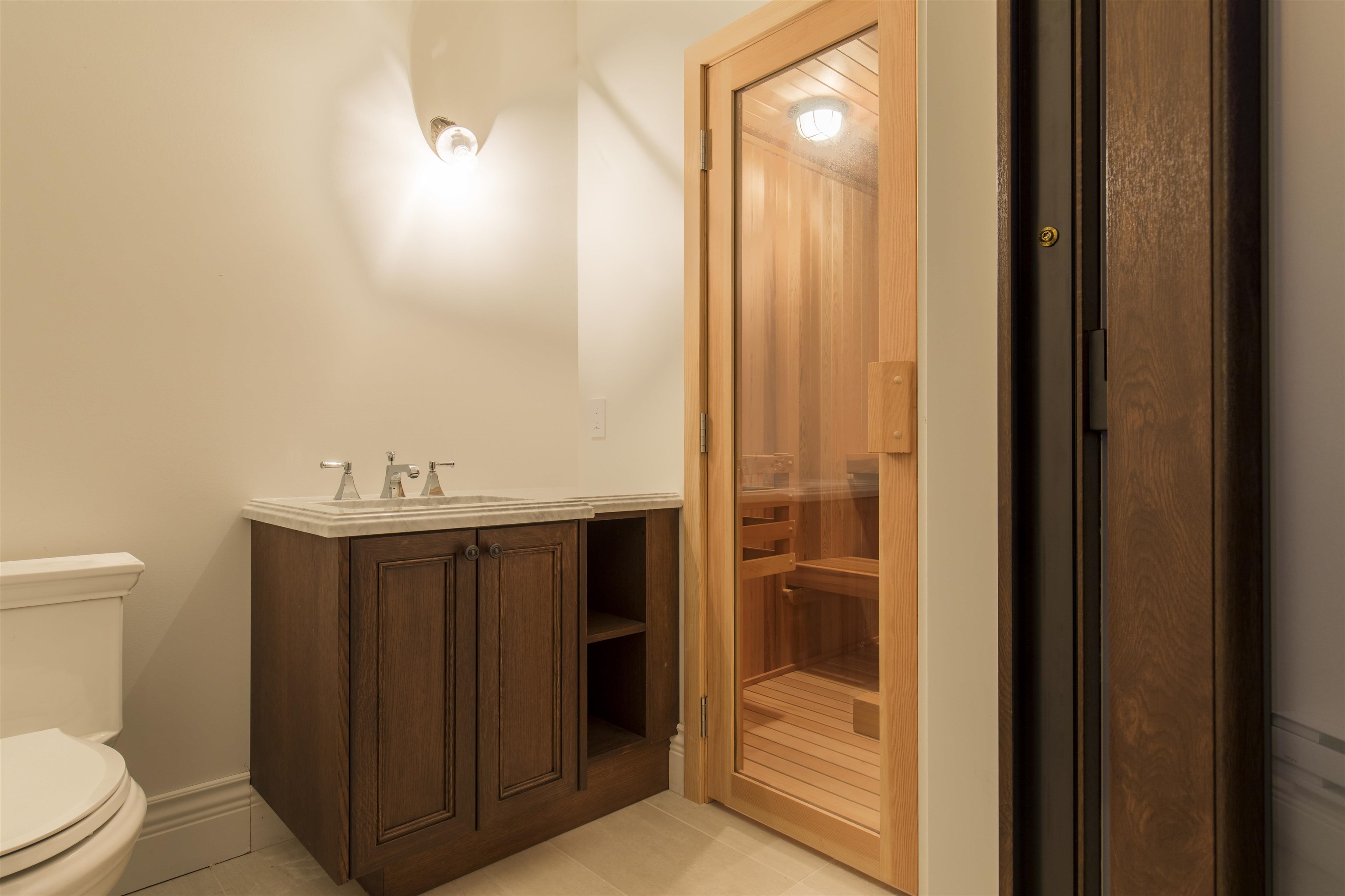 Listing image of 2809 EDGEMONT BOULEVARD