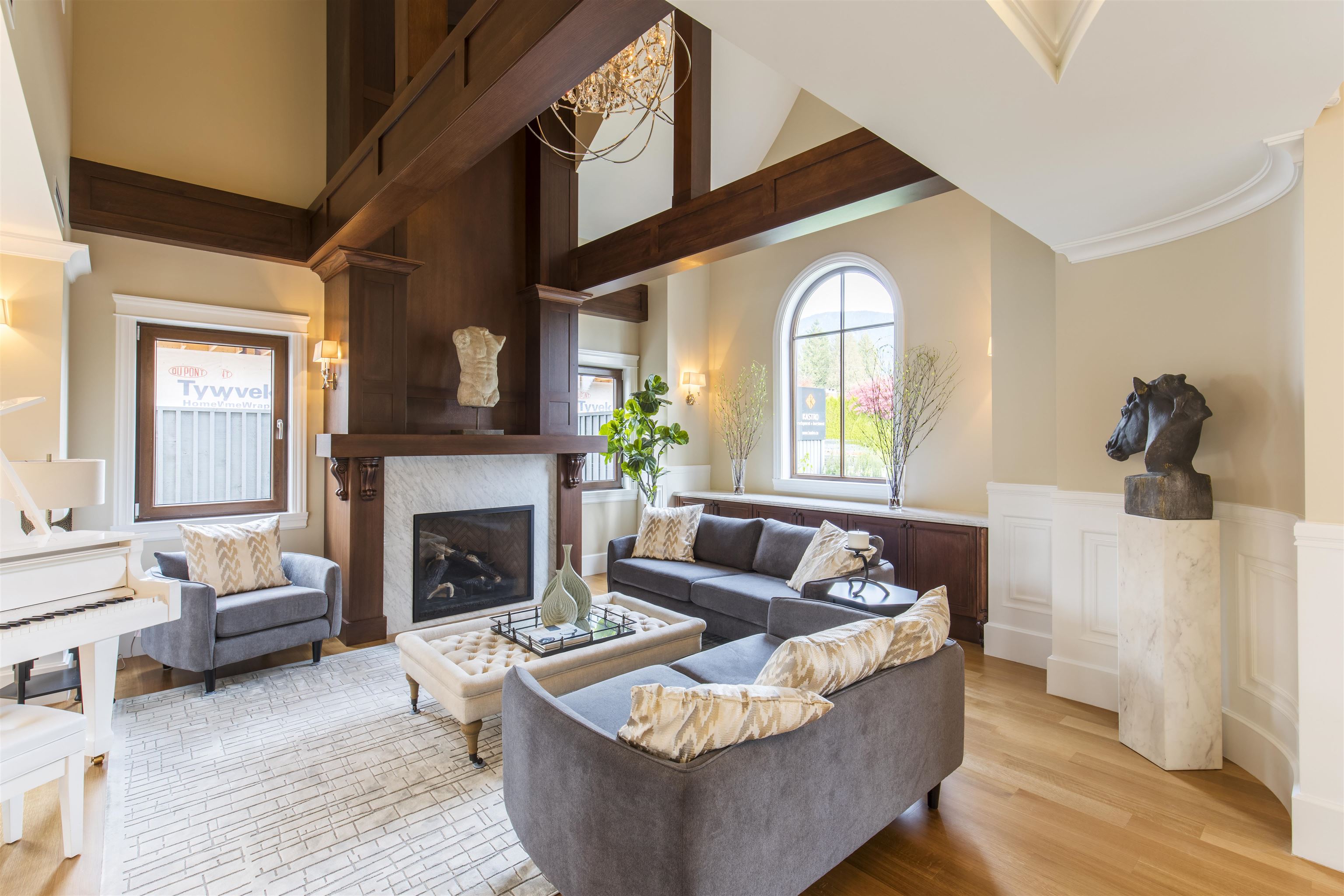 Listing image of 2809 EDGEMONT BOULEVARD