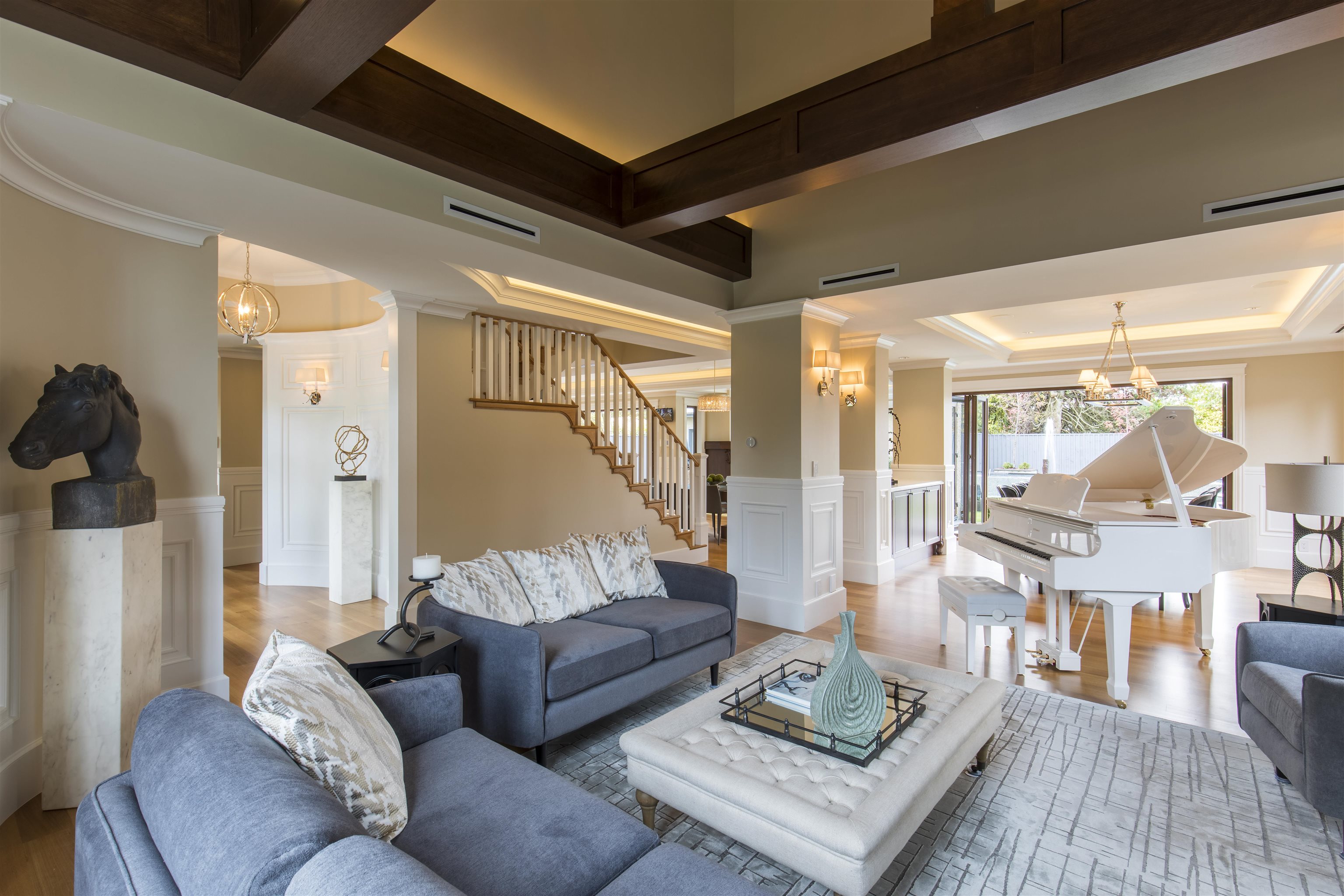 Listing image of 2809 EDGEMONT BOULEVARD