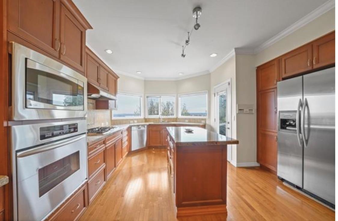 Listing image of 2272 OTTAWA AVENUE