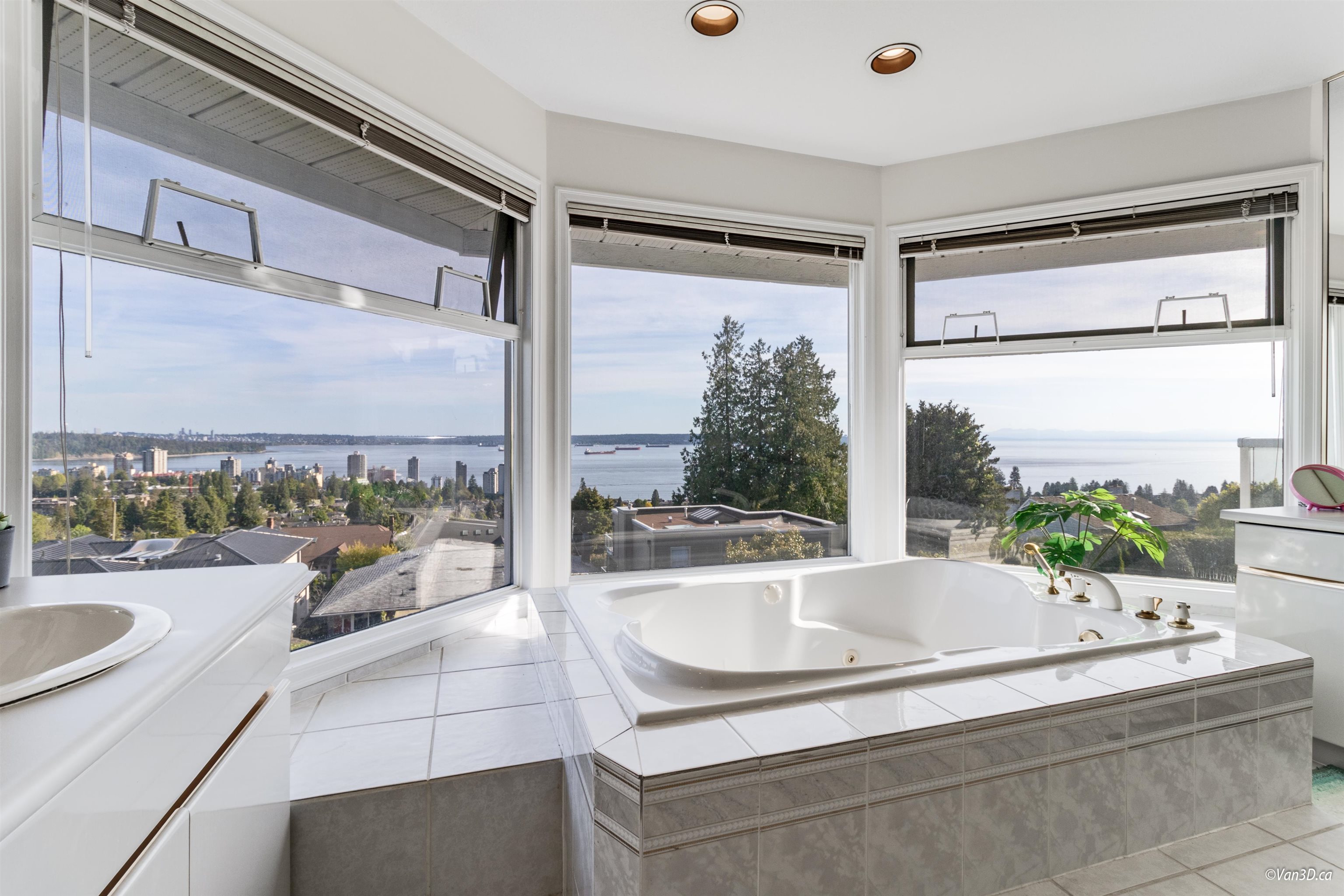 Listing image of 2272 OTTAWA AVENUE