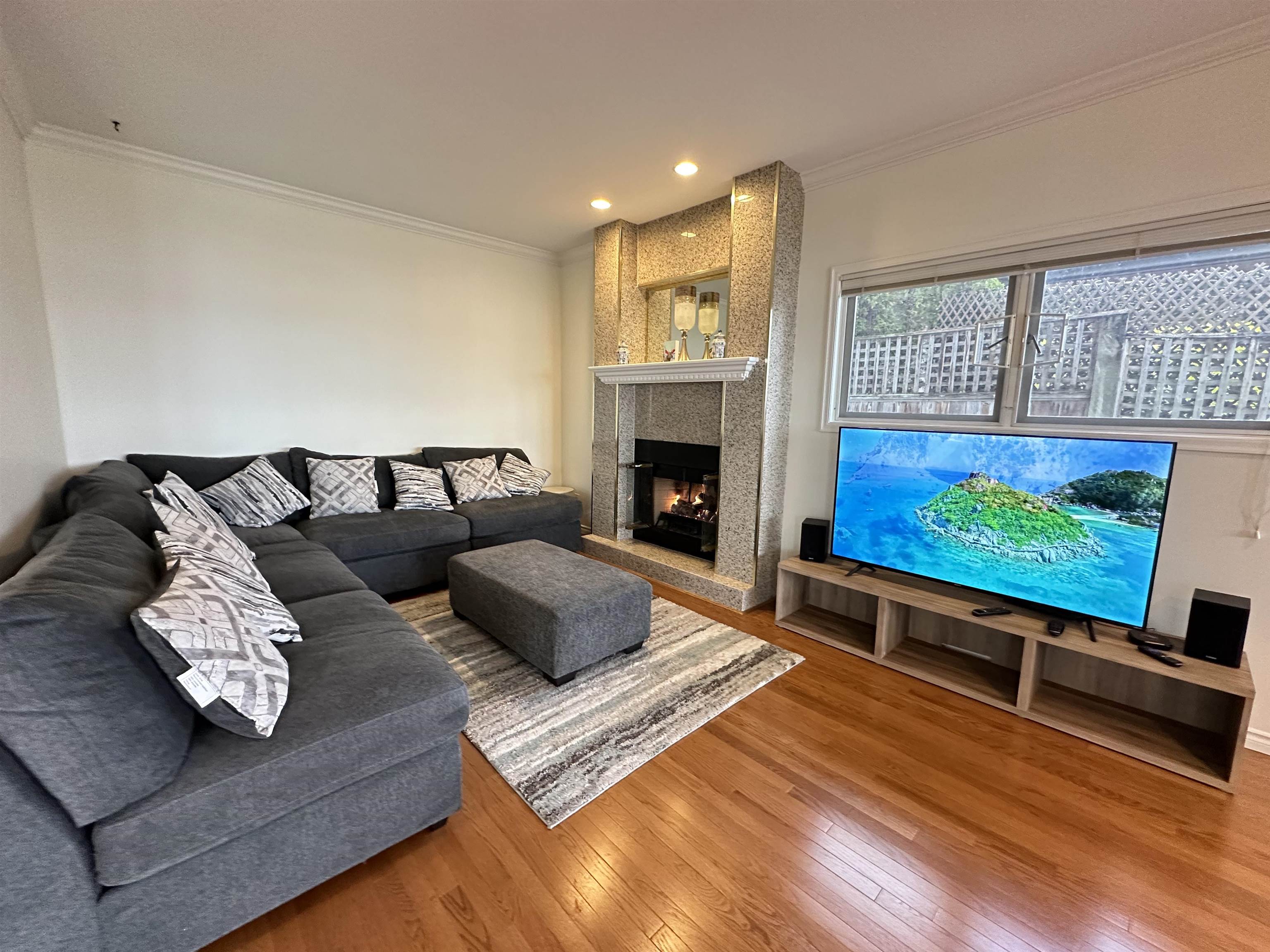 Listing image of 2272 OTTAWA AVENUE