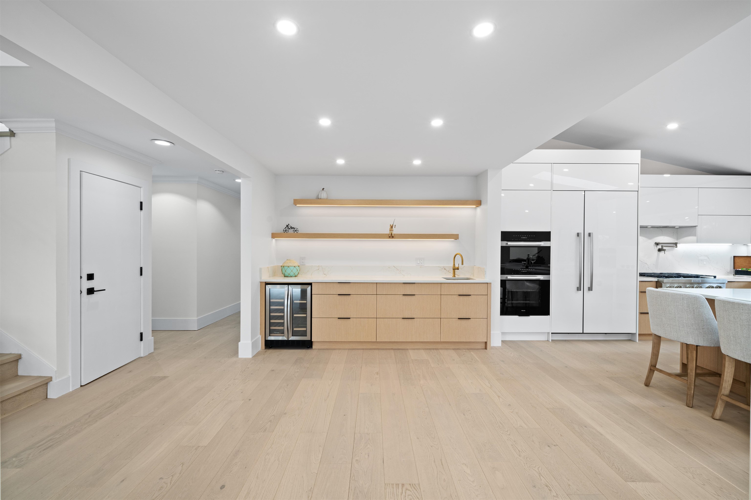 Listing image of 6230 SUMMIT AVENUE