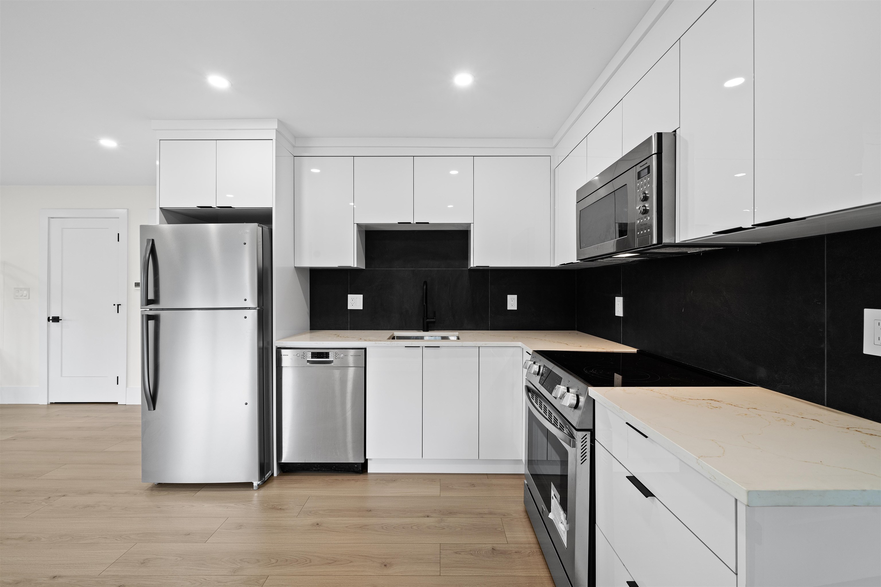 Listing image of 6230 SUMMIT AVENUE