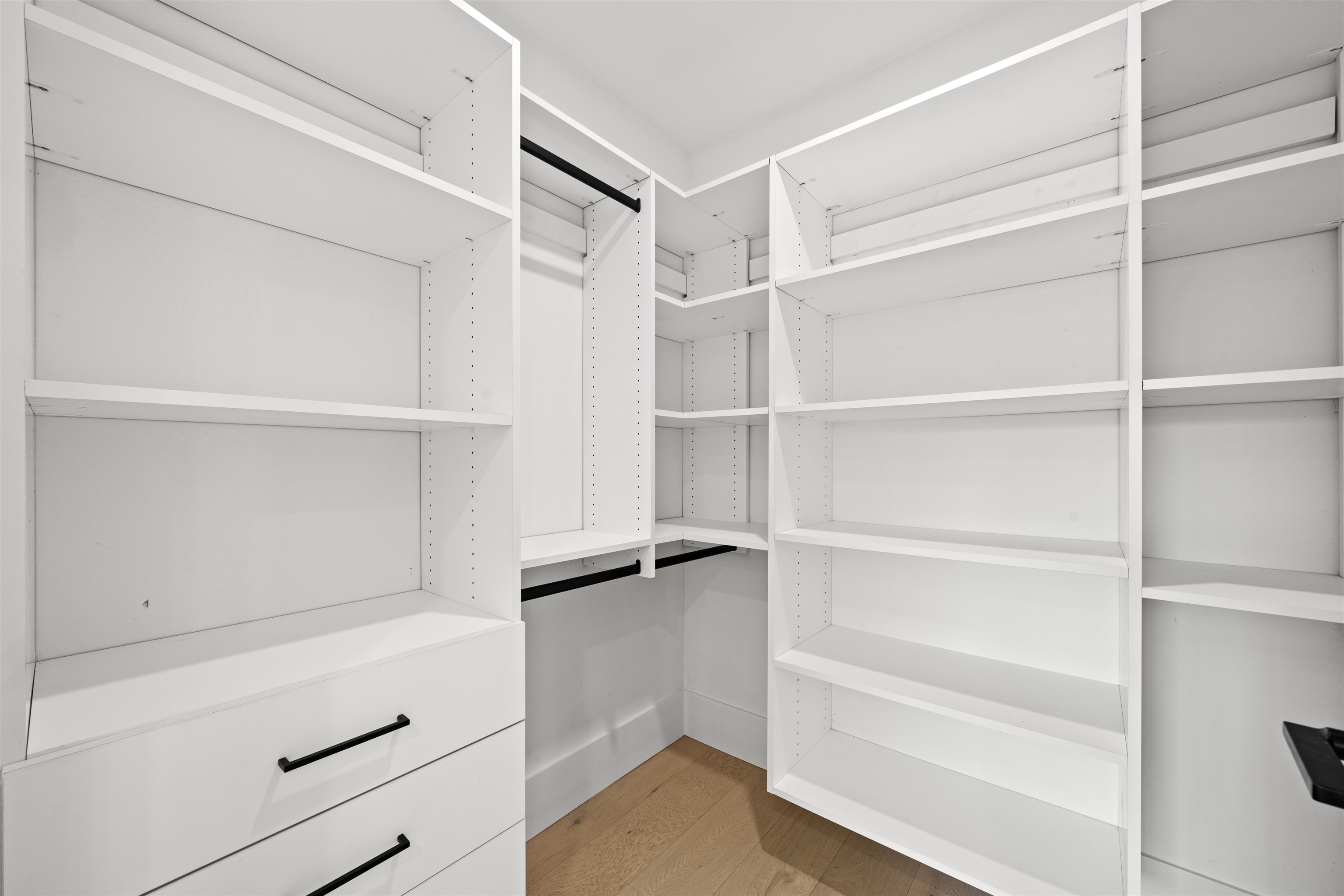 Listing image of 6230 SUMMIT AVENUE