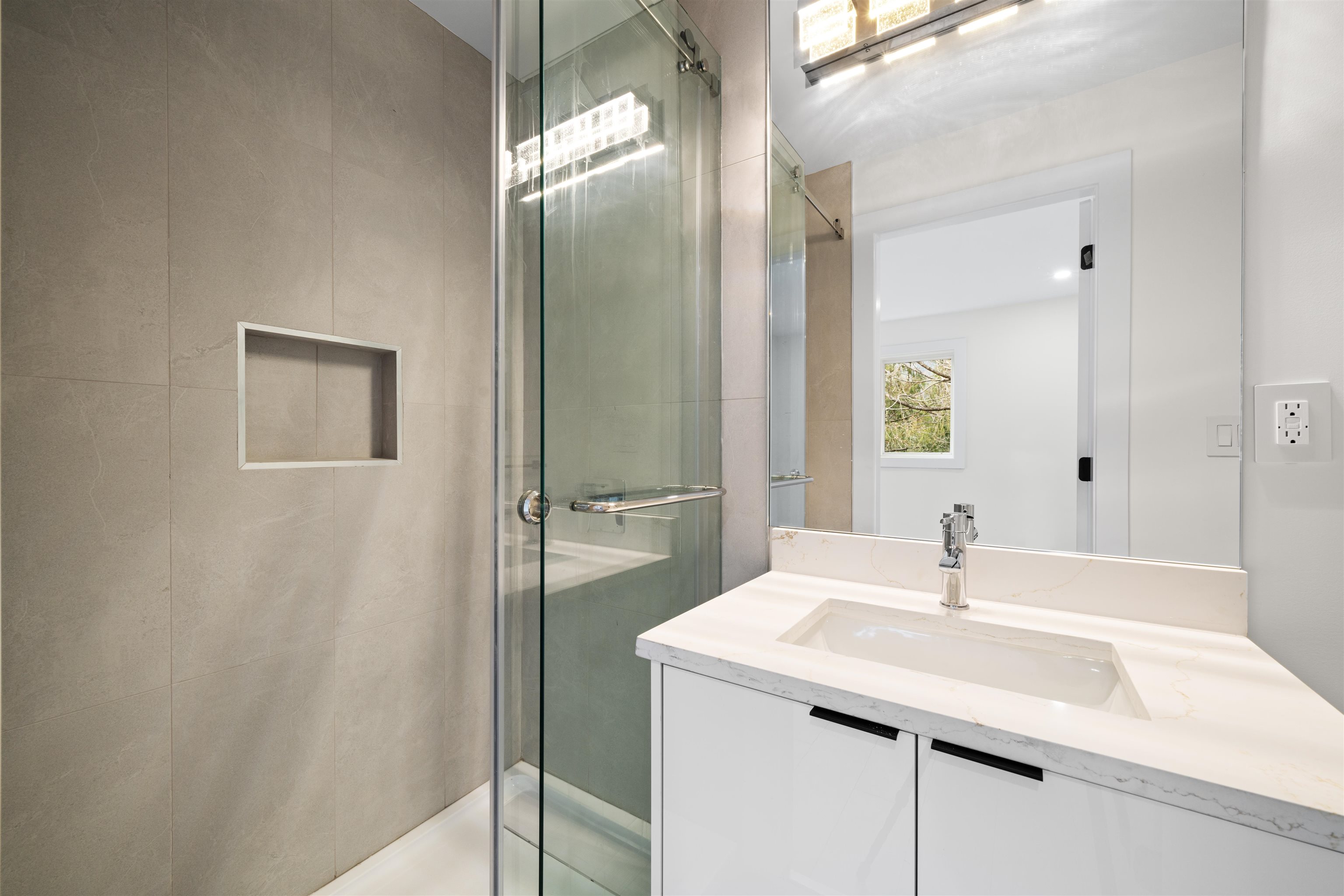 Listing image of 6230 SUMMIT AVENUE