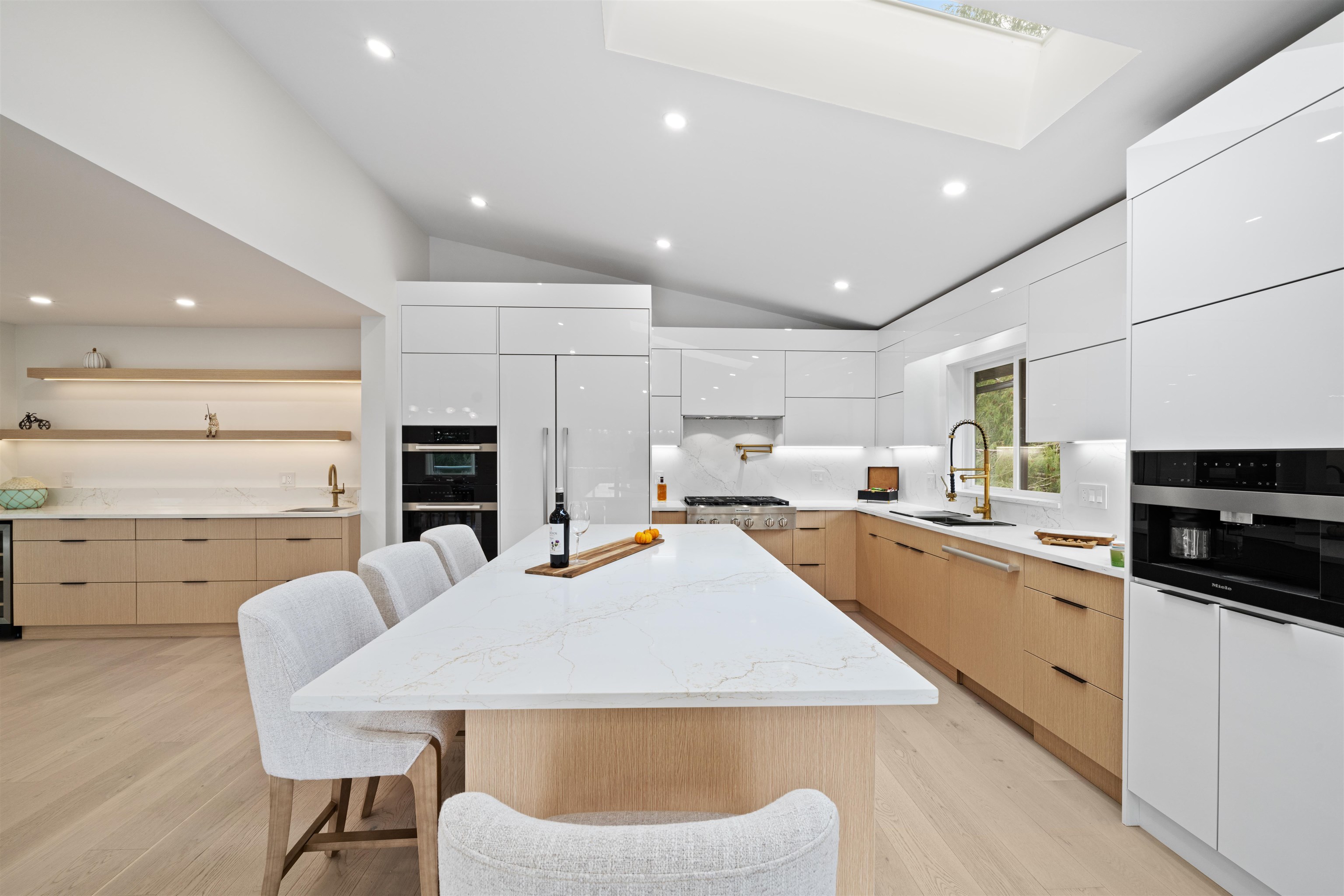 Listing image of 6230 SUMMIT AVENUE