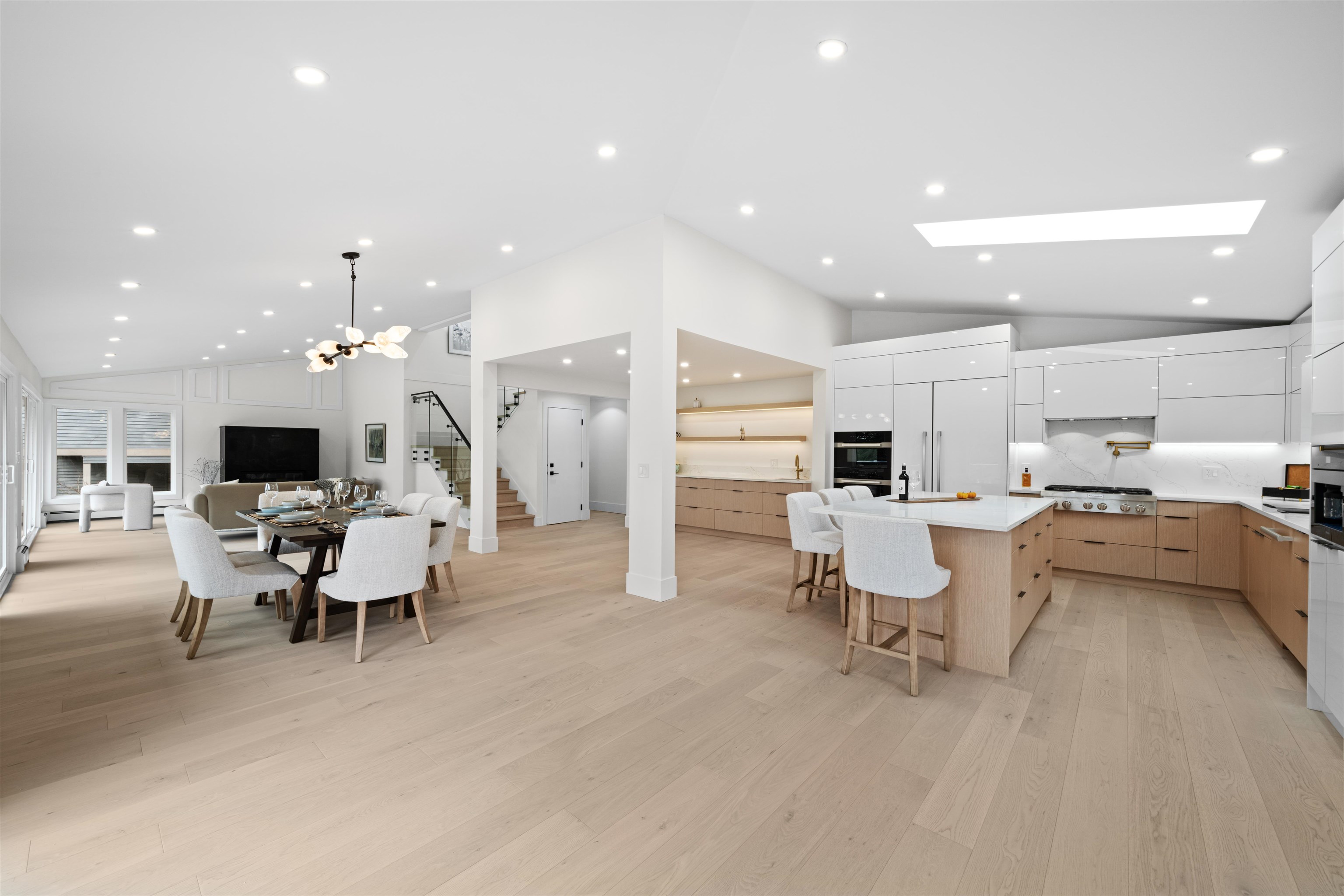 Listing image of 6230 SUMMIT AVENUE