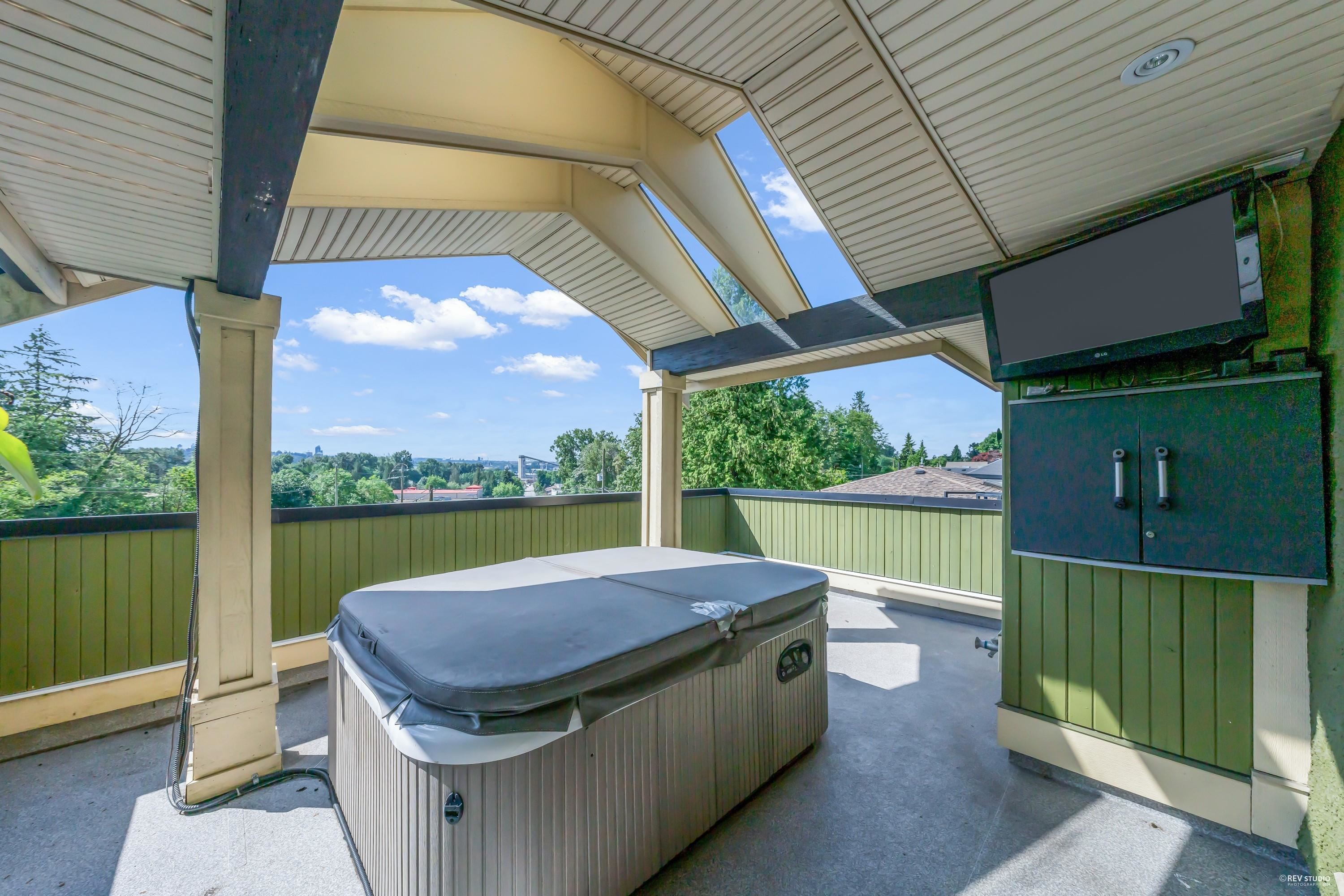 Listing image of 1239 SHAVINGTON STREET