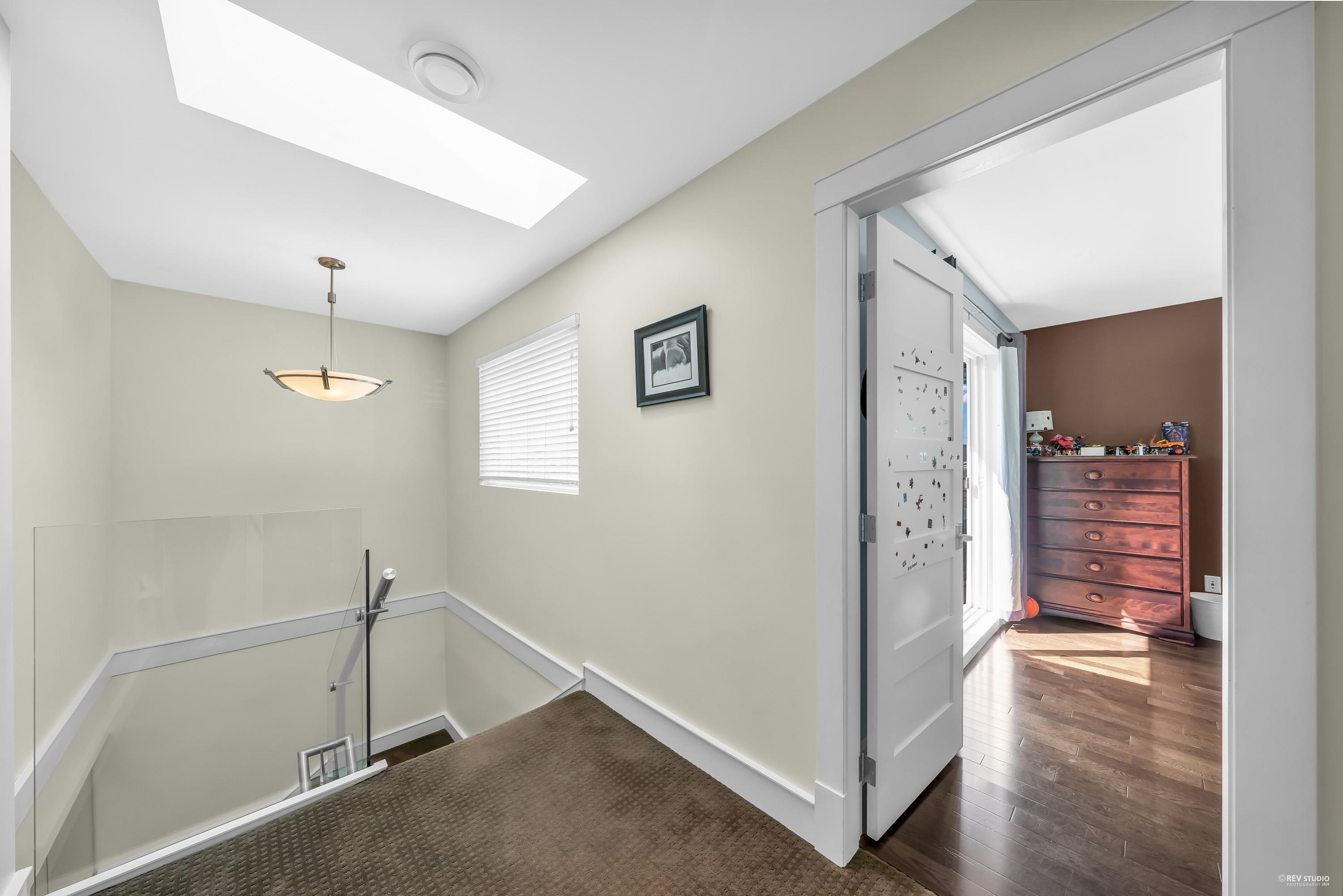 Listing image of 1239 SHAVINGTON STREET