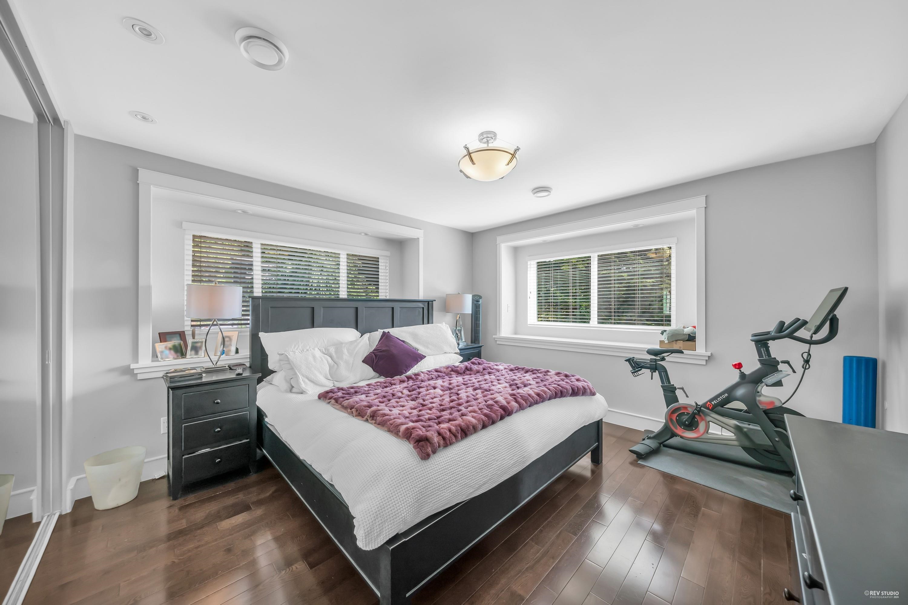 Listing image of 1239 SHAVINGTON STREET
