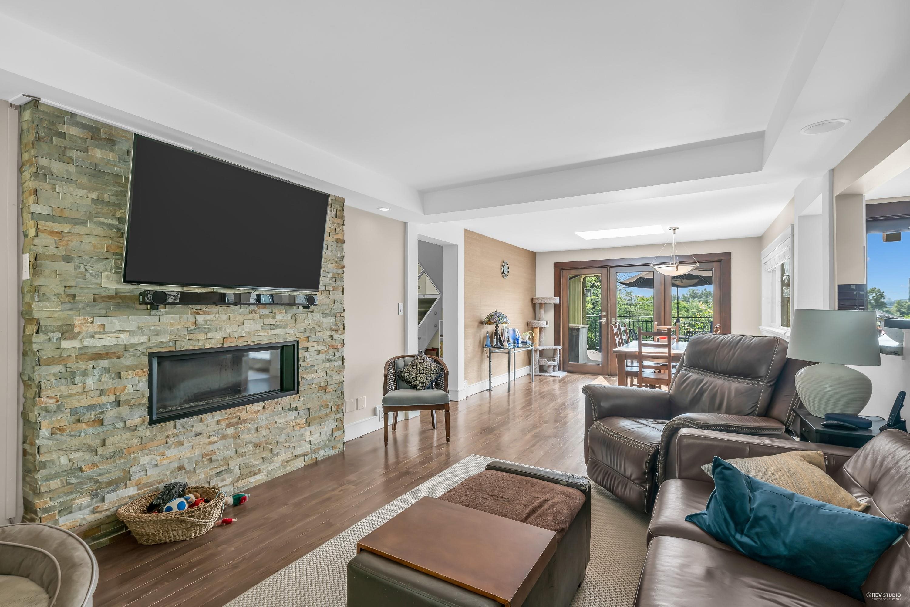 Listing image of 1239 SHAVINGTON STREET
