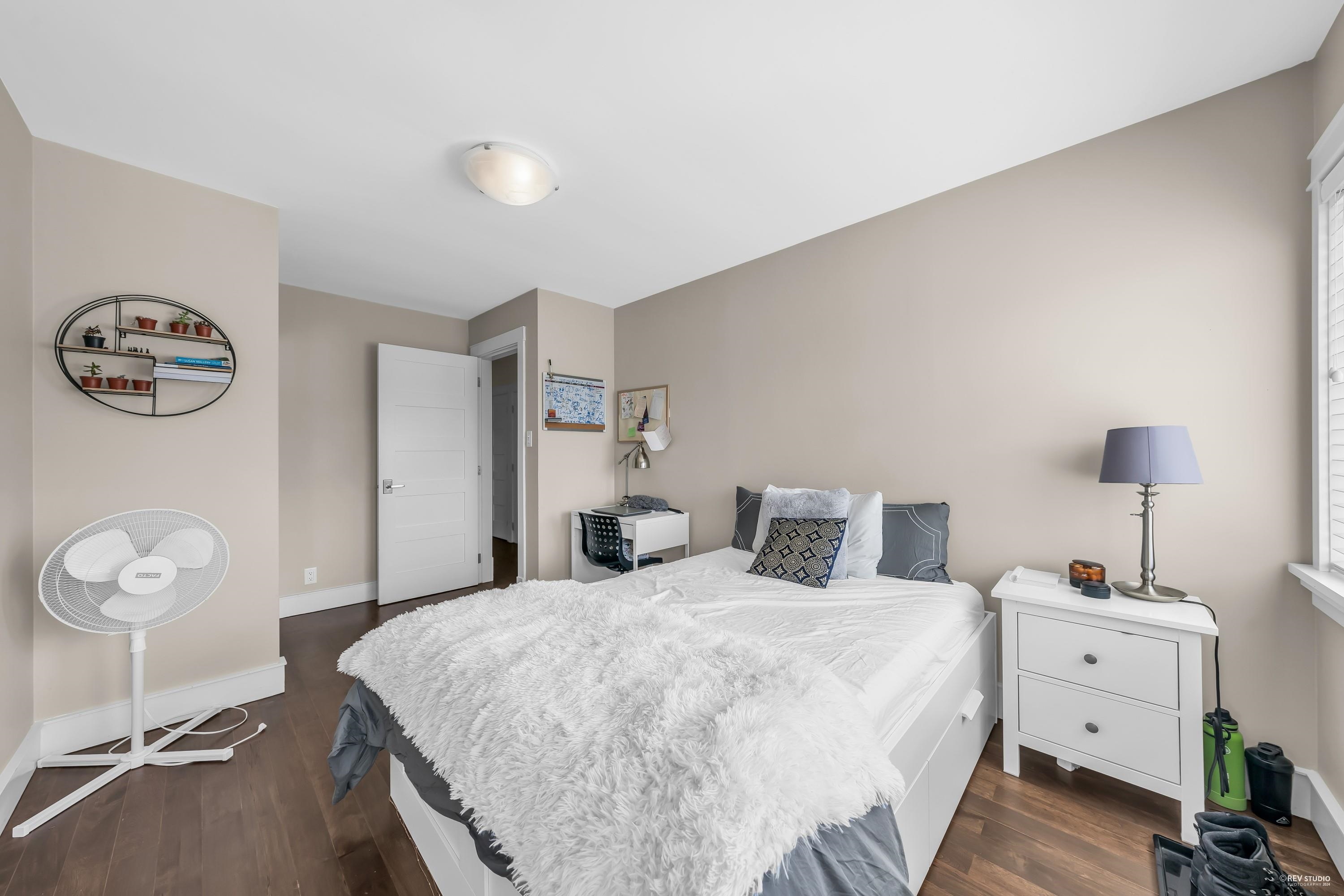 Listing image of 1239 SHAVINGTON STREET