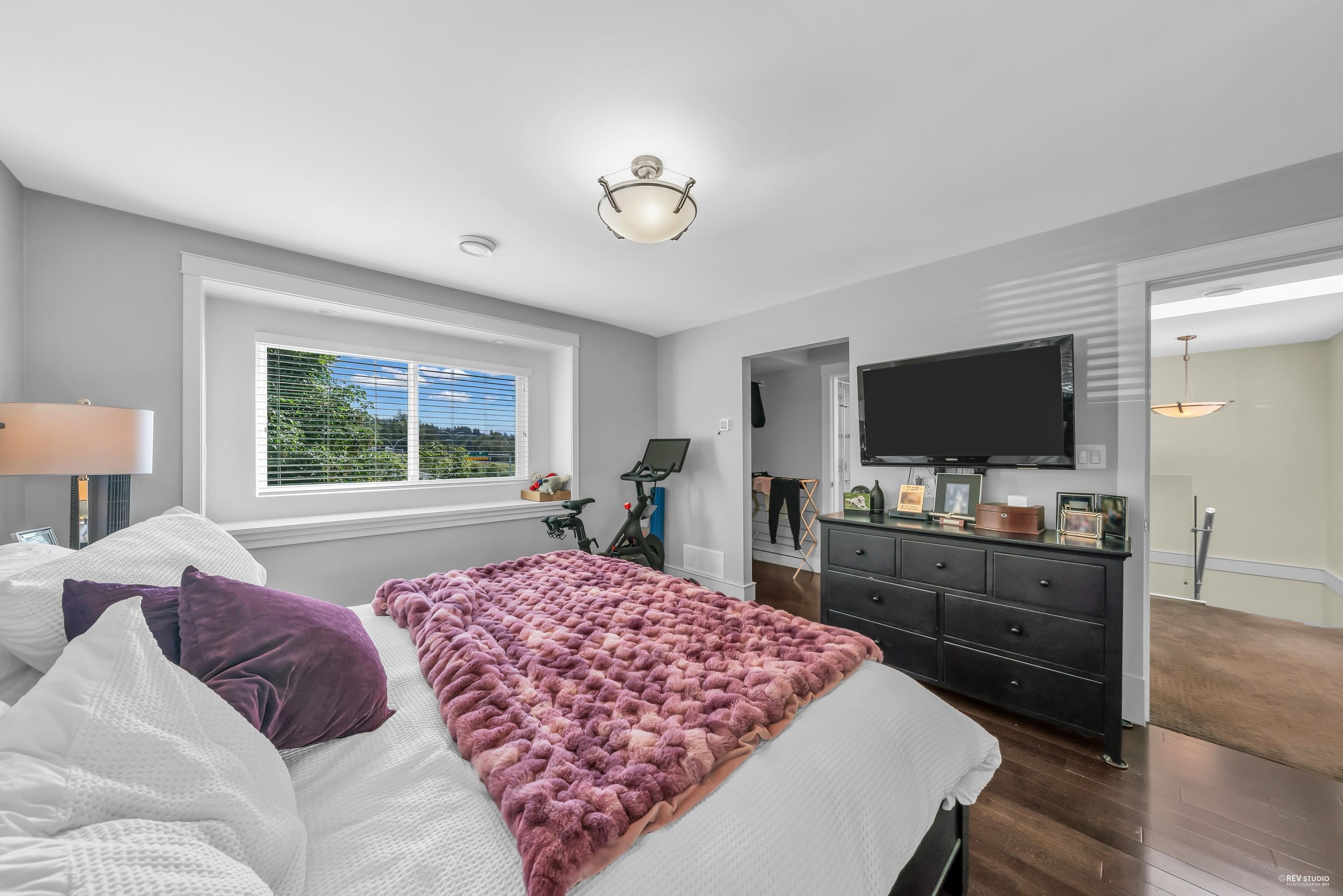 Listing image of 1239 SHAVINGTON STREET
