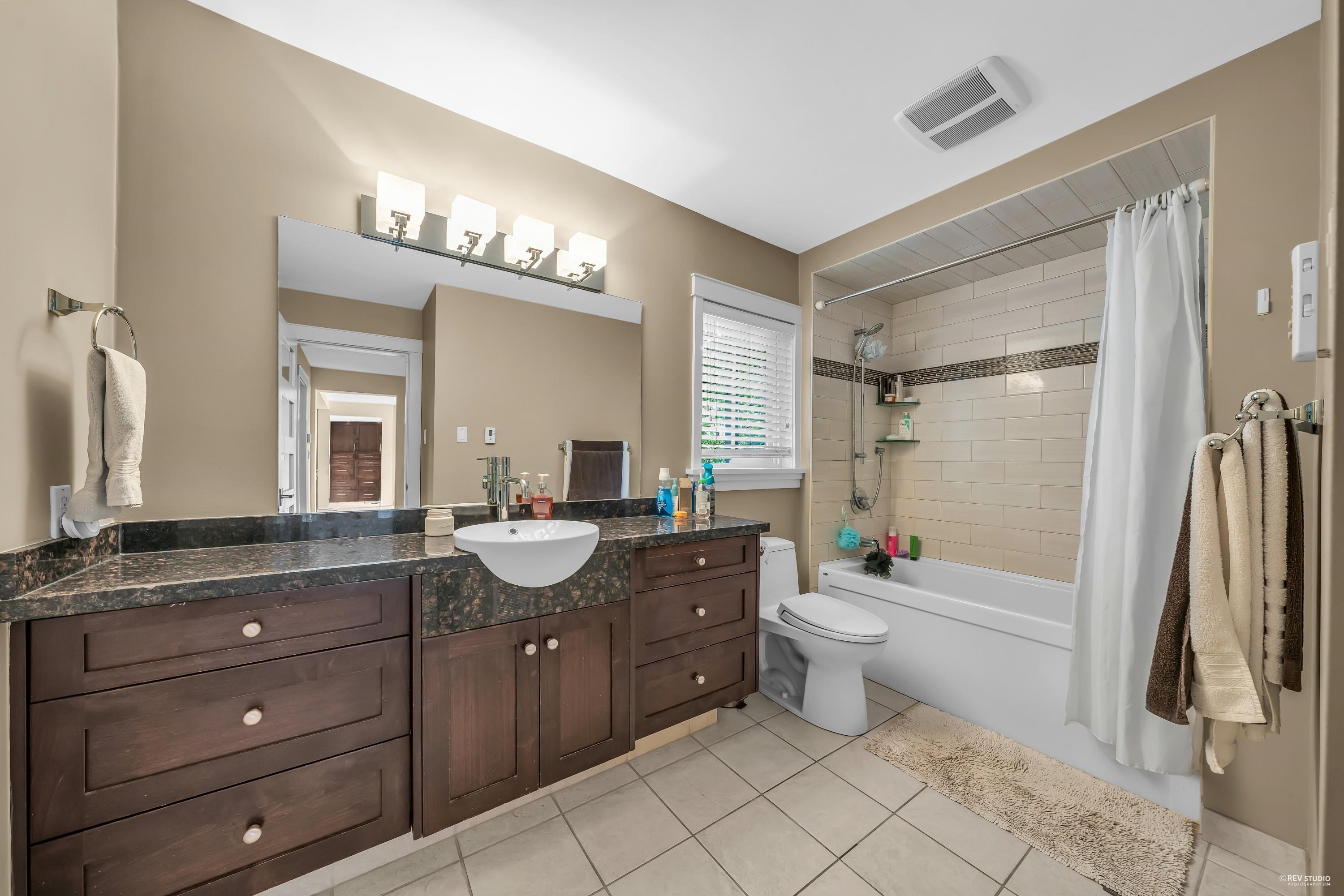 Listing image of 1239 SHAVINGTON STREET