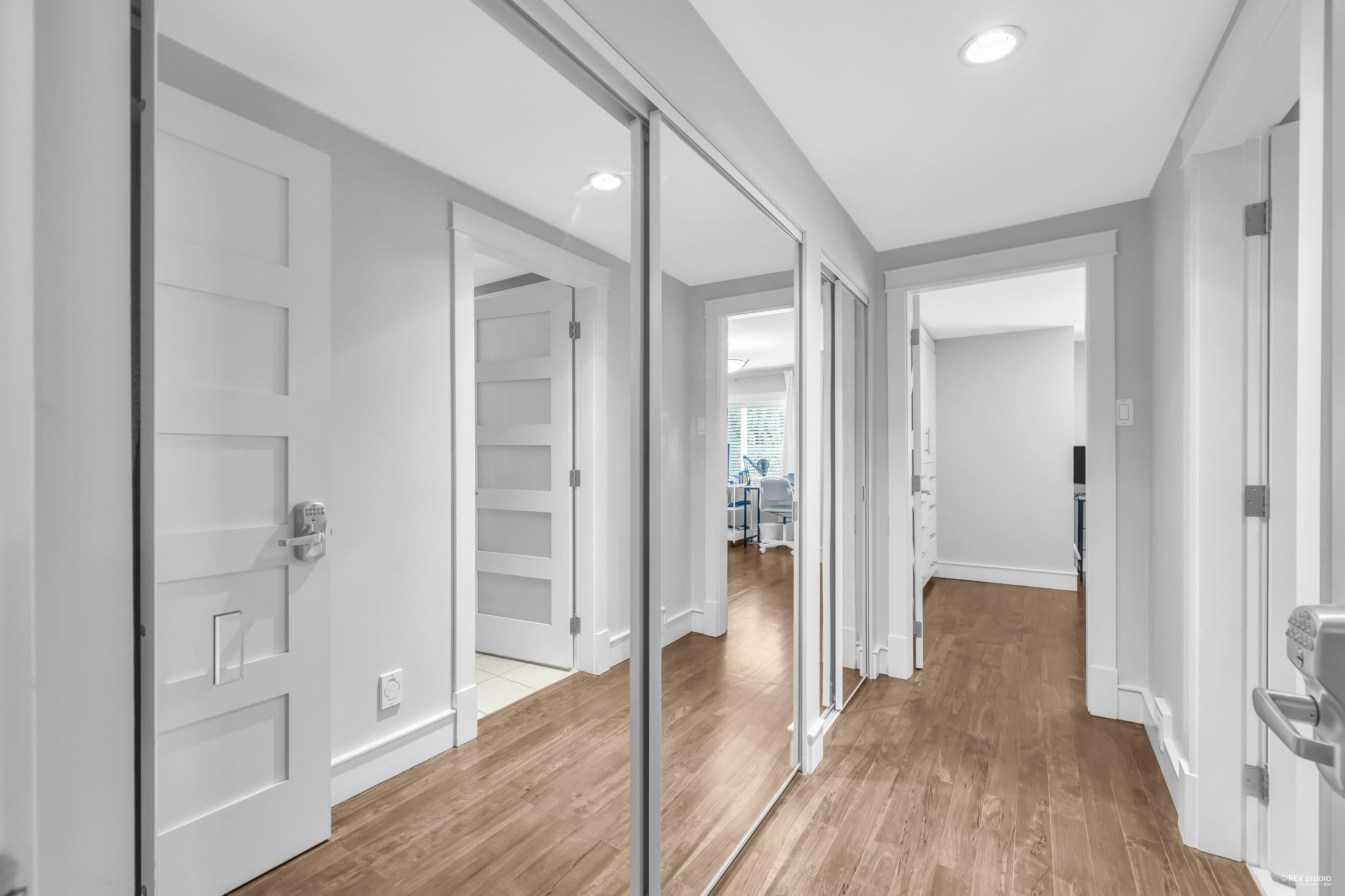 Listing image of 1239 SHAVINGTON STREET