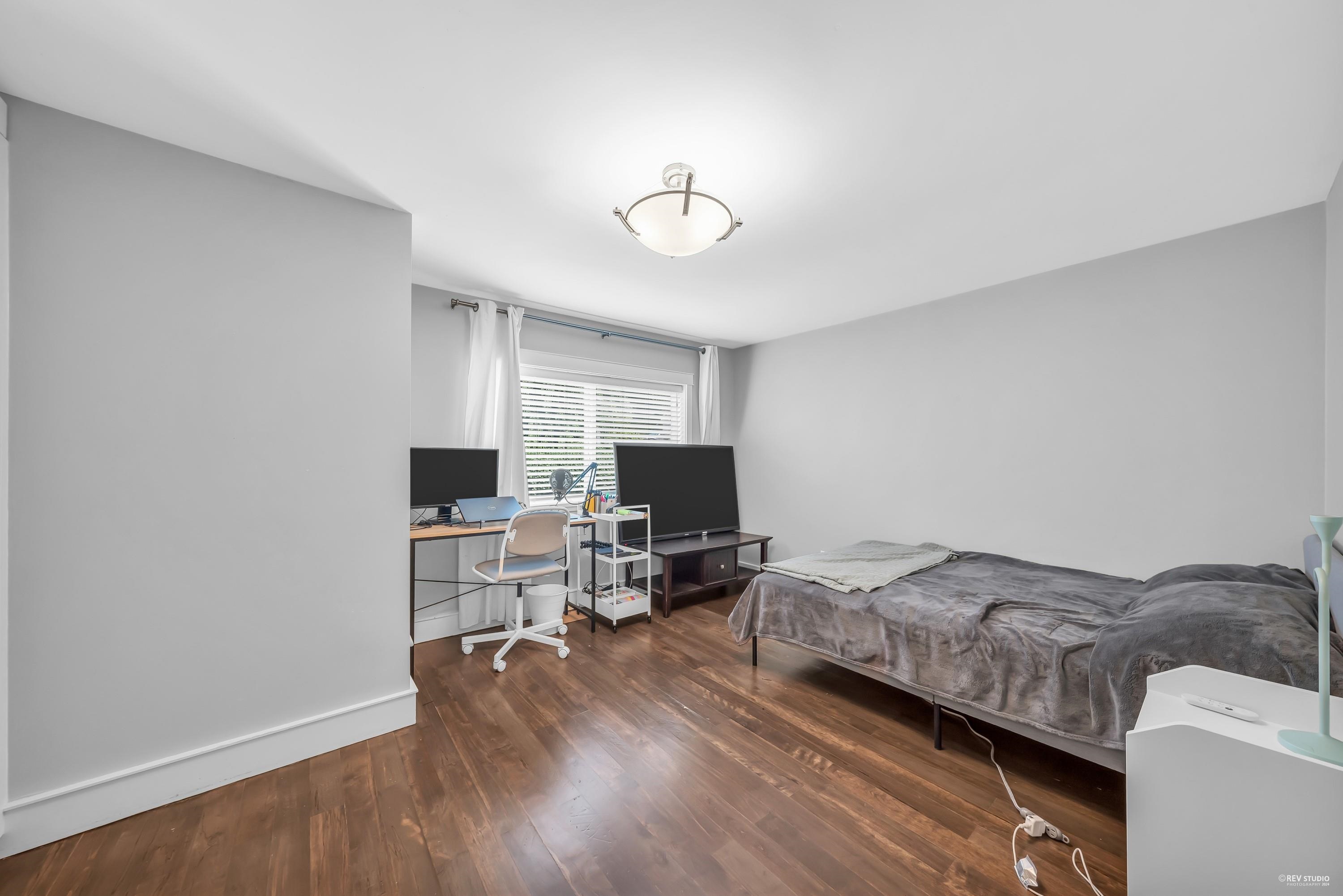 Listing image of 1239 SHAVINGTON STREET