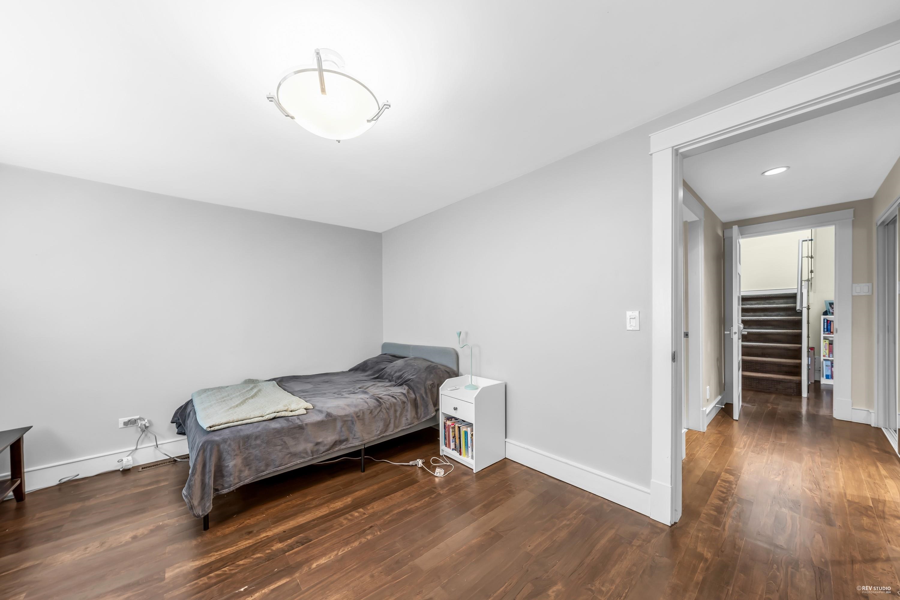 Listing image of 1239 SHAVINGTON STREET