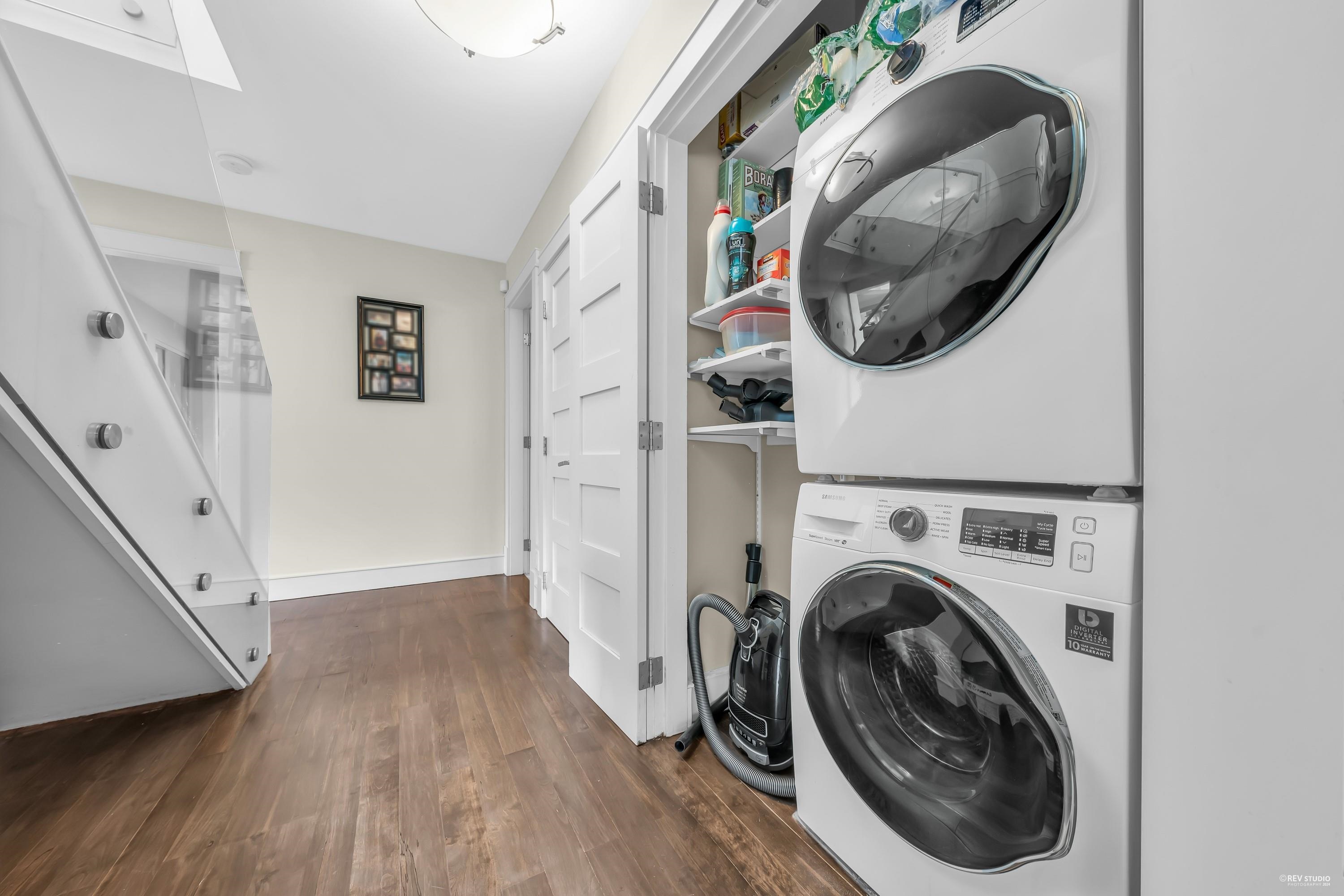 Listing image of 1239 SHAVINGTON STREET