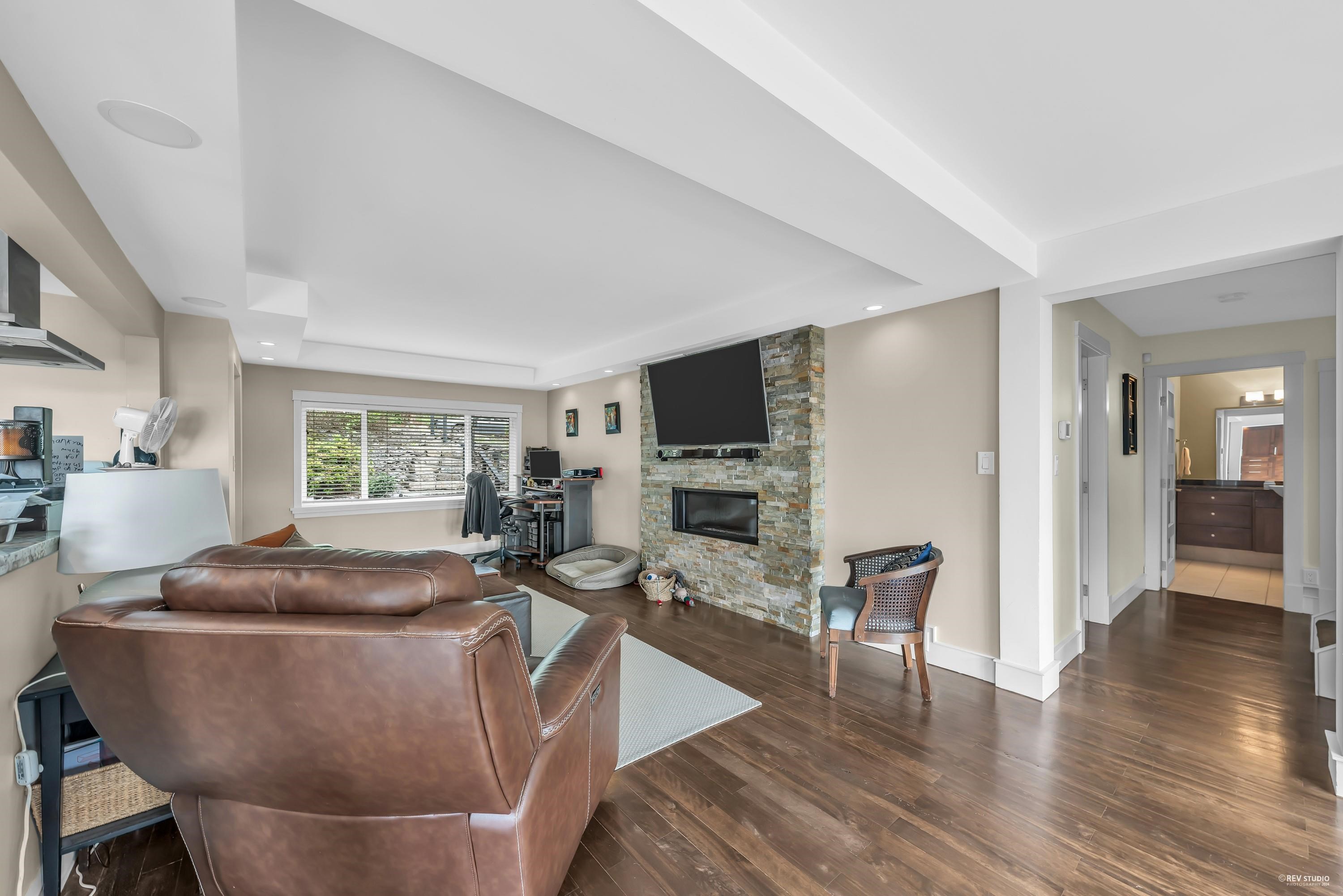 Listing image of 1239 SHAVINGTON STREET