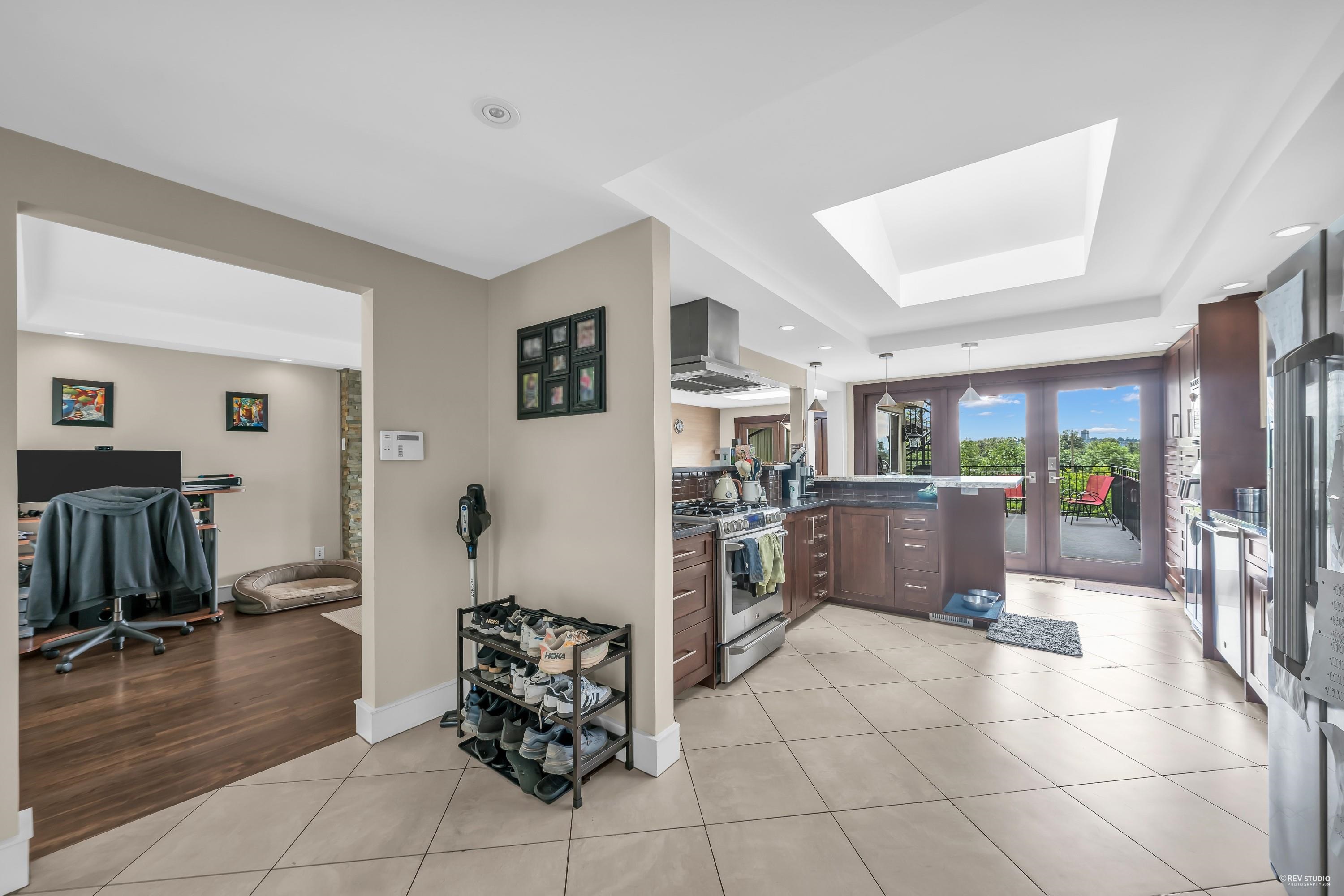Listing image of 1239 SHAVINGTON STREET