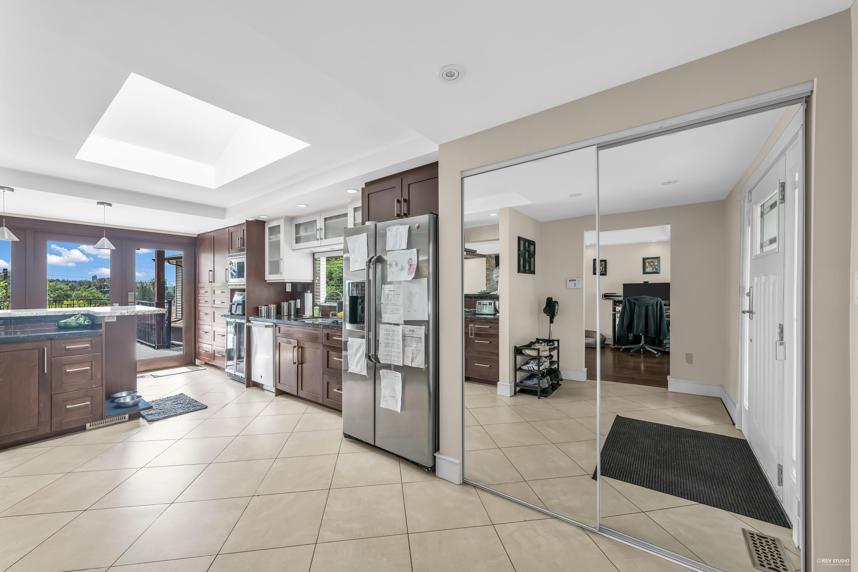Listing image of 1239 SHAVINGTON STREET