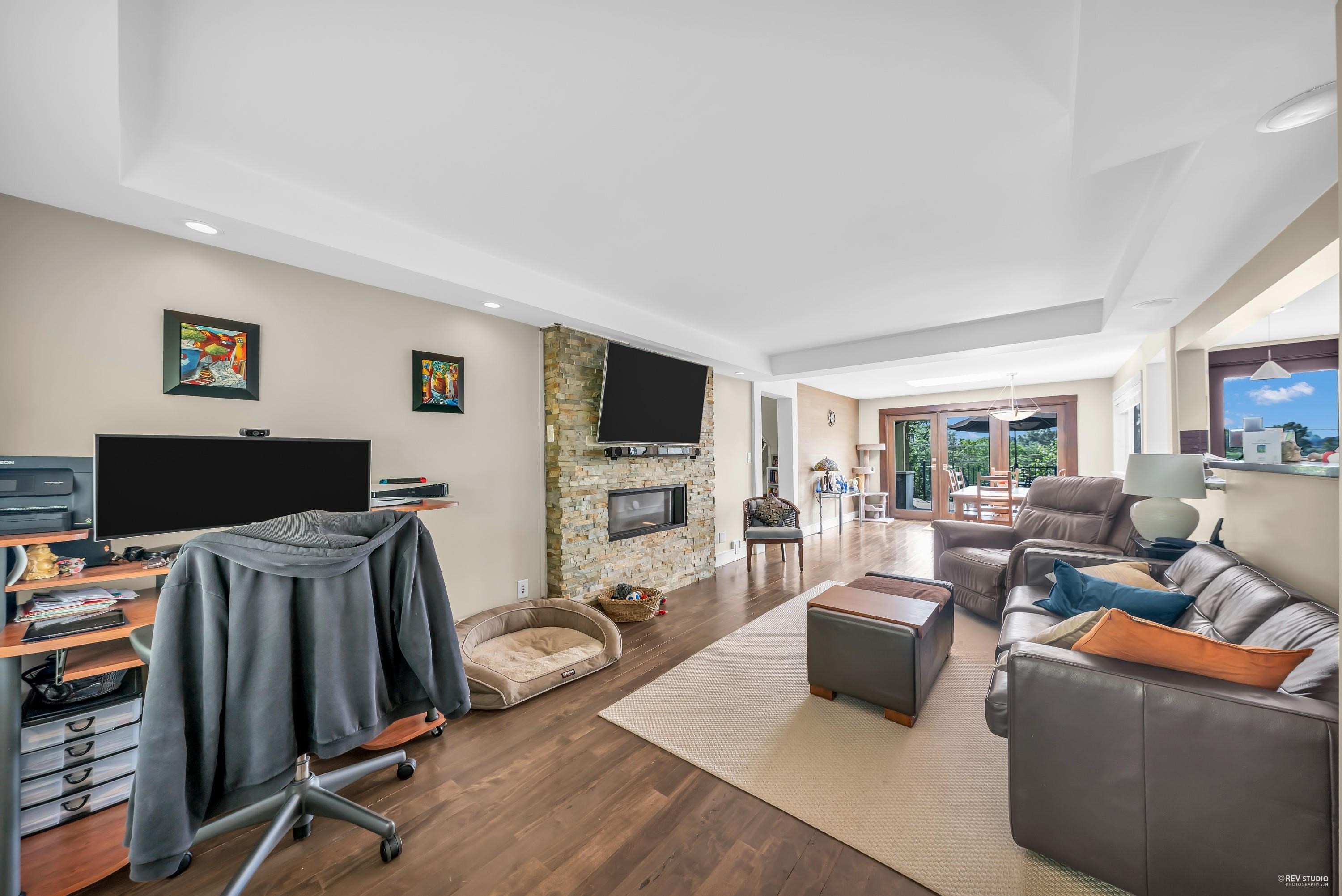 Listing image of 1239 SHAVINGTON STREET