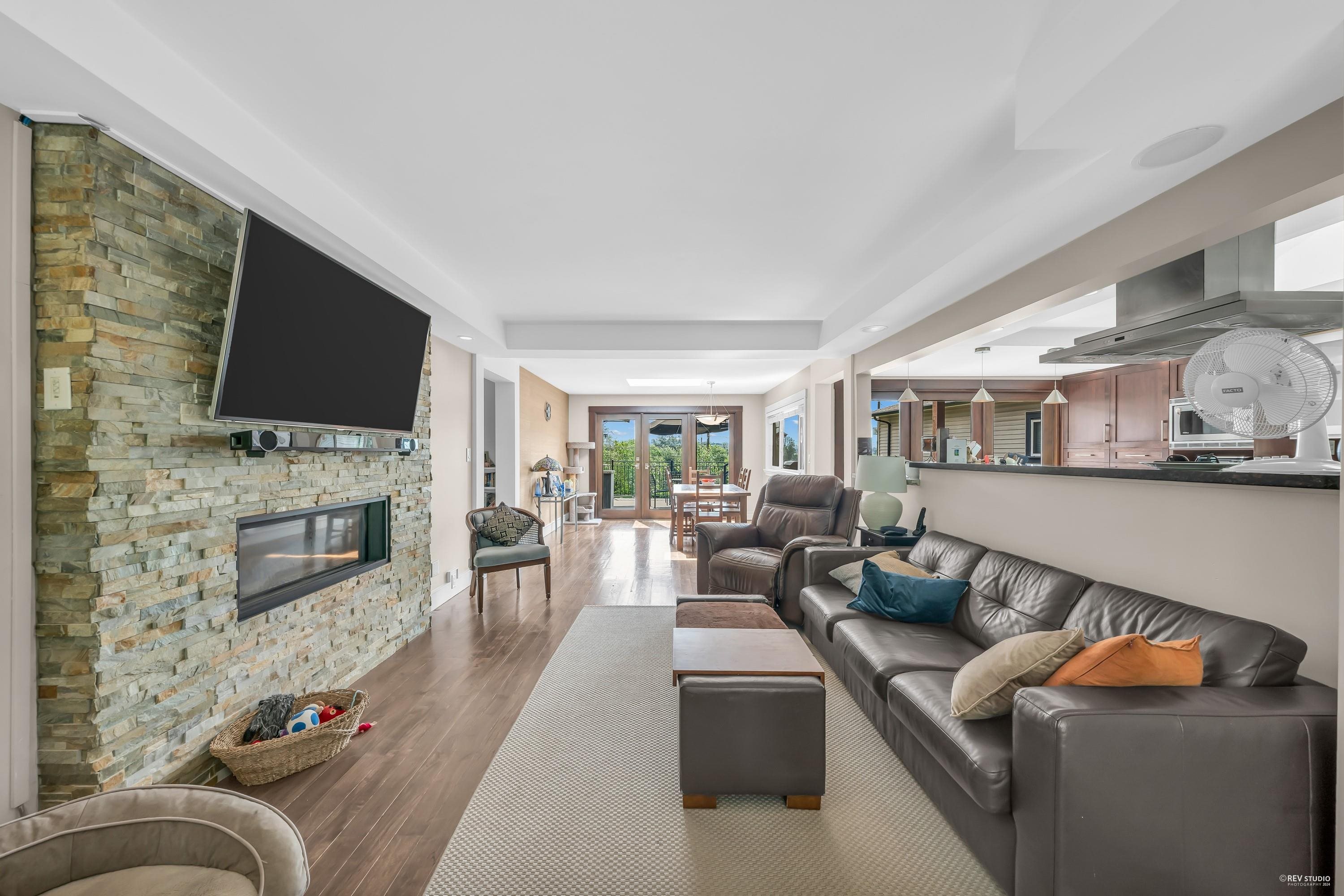 Listing image of 1239 SHAVINGTON STREET