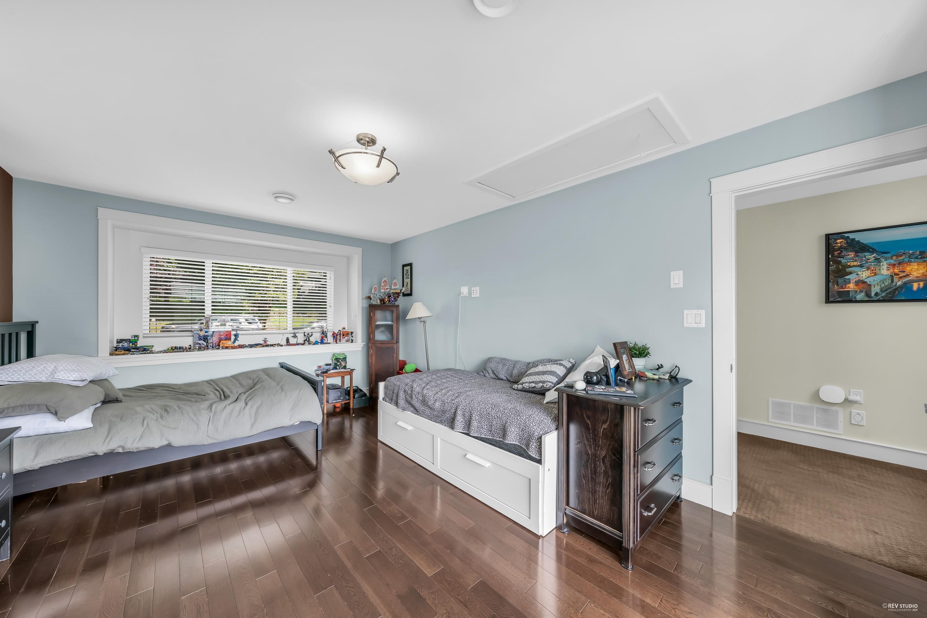 Listing image of 1239 SHAVINGTON STREET
