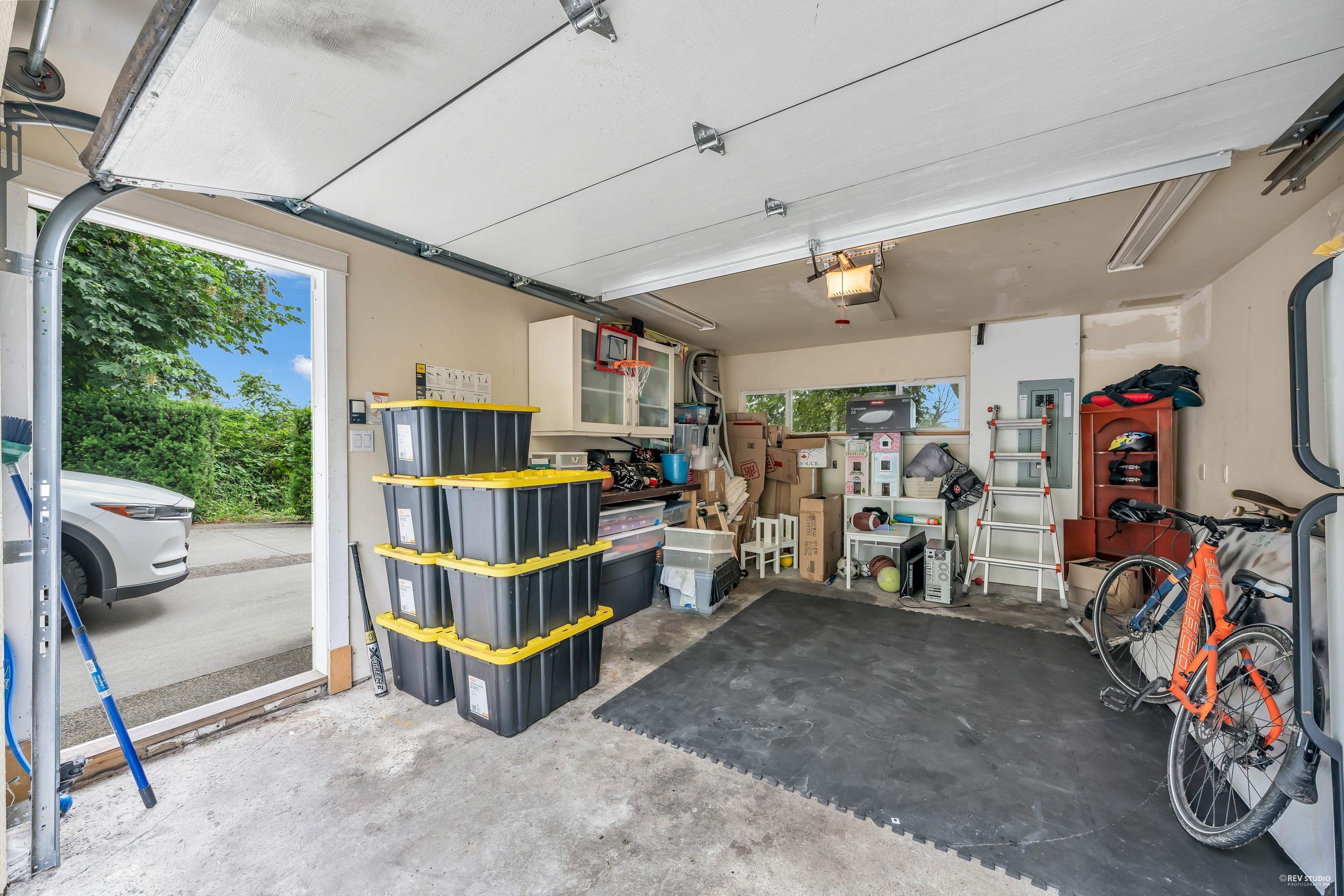 Listing image of 1239 SHAVINGTON STREET